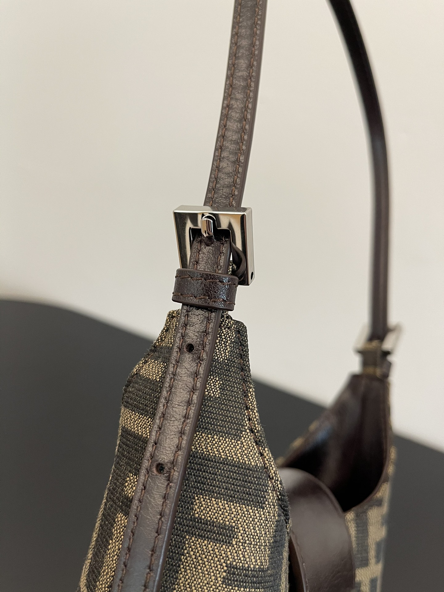 F**di vintage handbags-21x10x14cm
