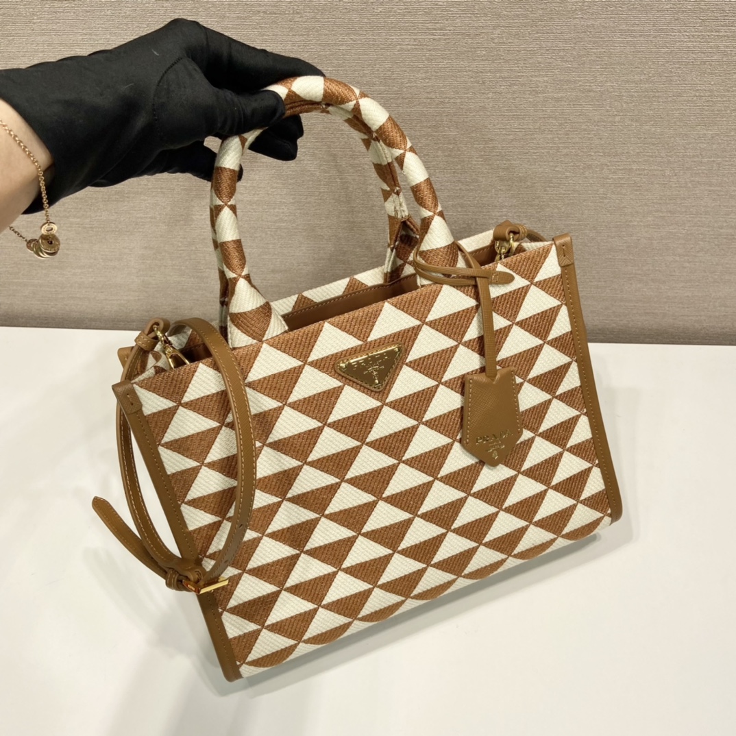Pra*a small tote in saffiano leather 1ba354-28*22*9cm