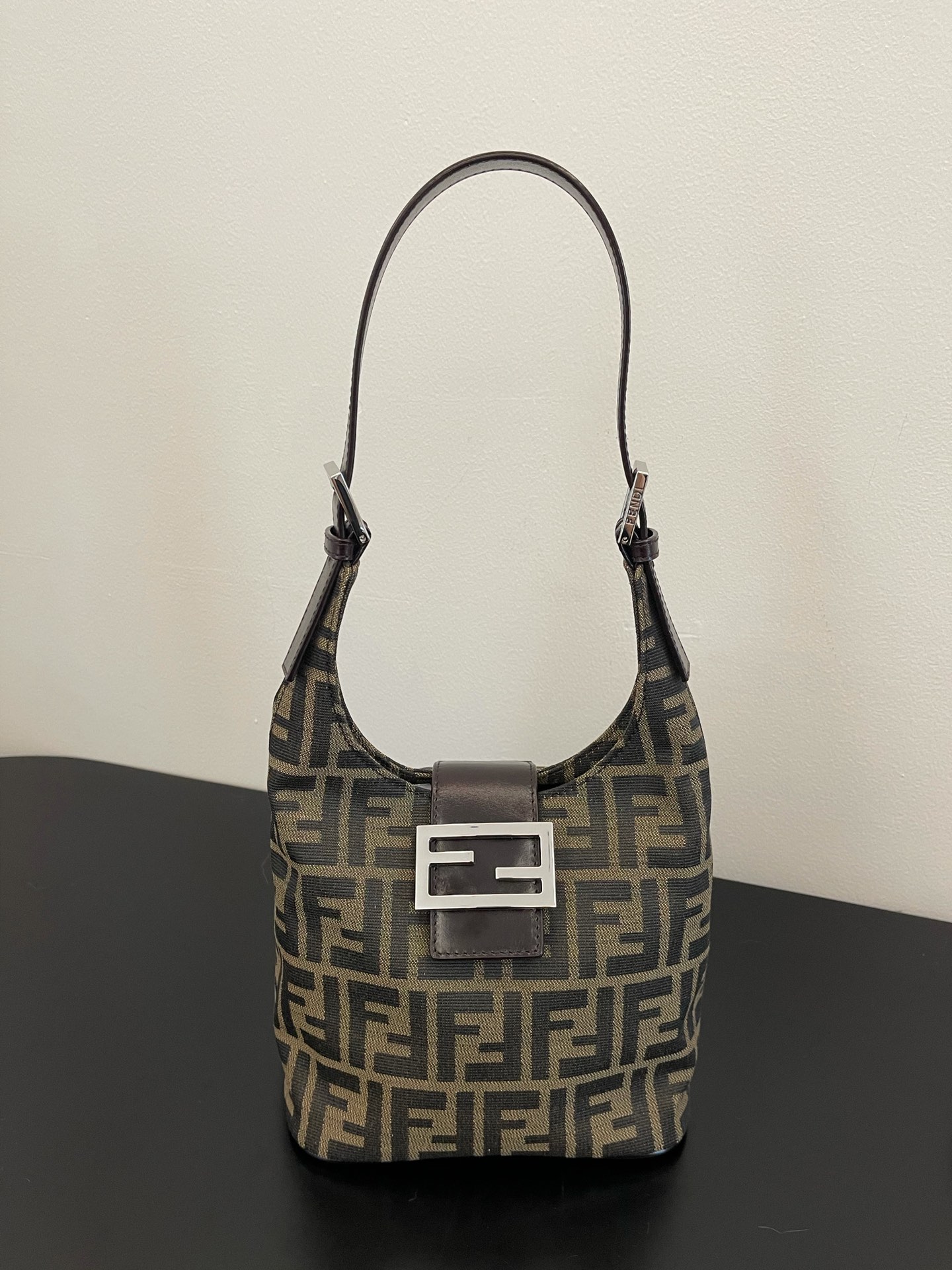 F**di vintage handbags-19x15x14cm