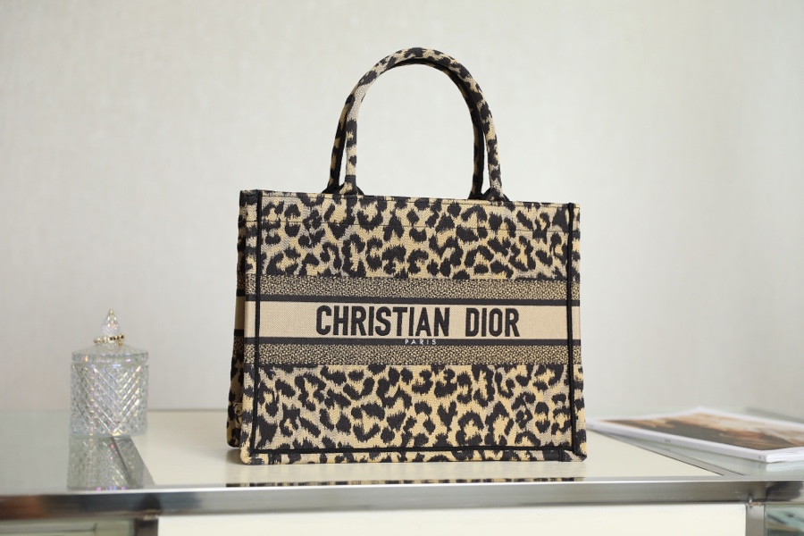 D*or small book tote-36.5cm