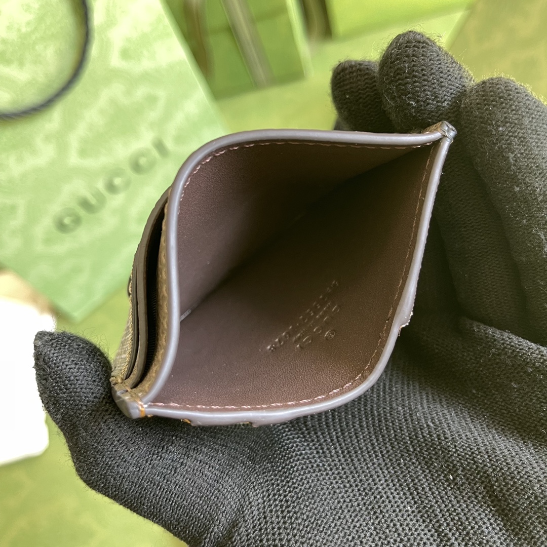 G*u*i wallet-10*7.5cm