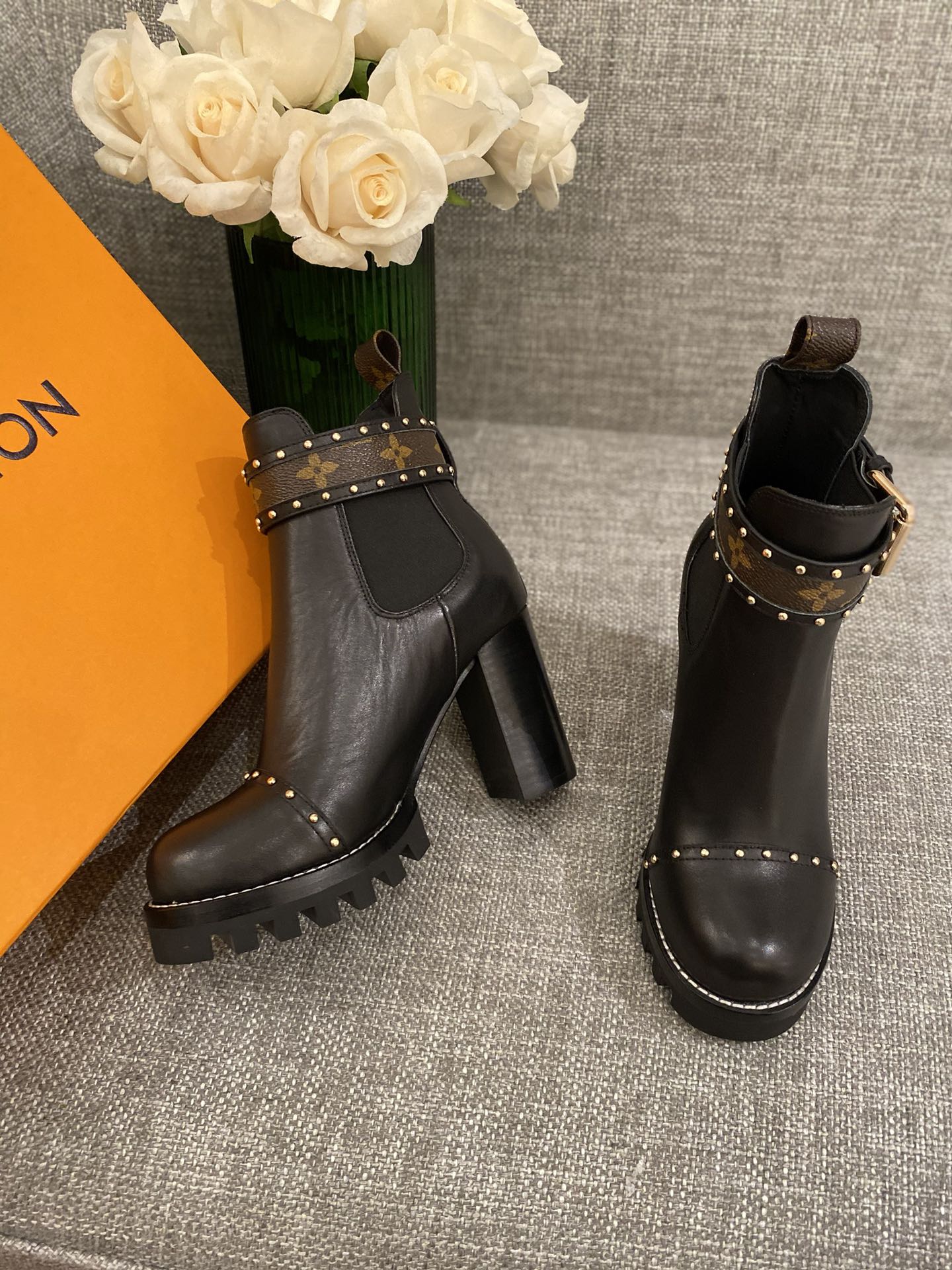 l0*is V*t0n boots