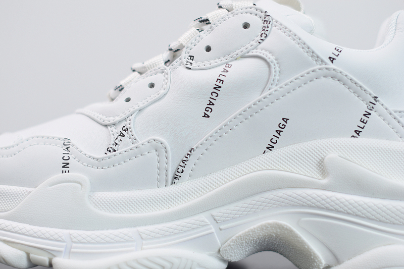 Ba*len*cia*ga triple s