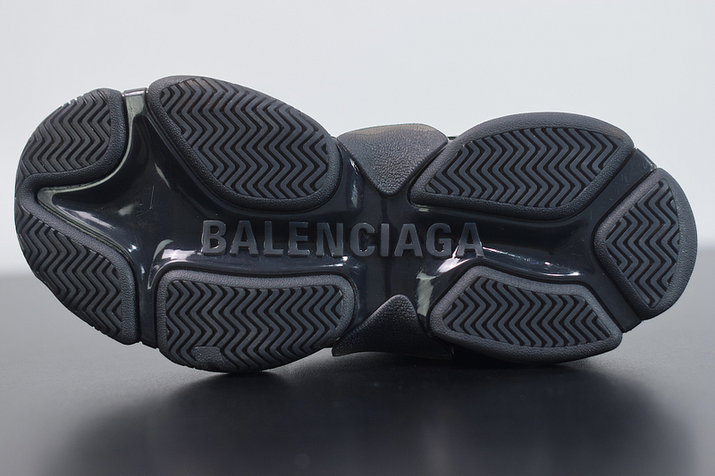 Ba*len*cia*ga triple s
