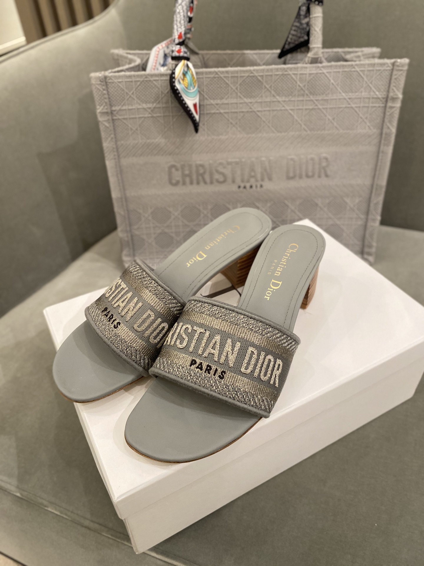 D*or slippers