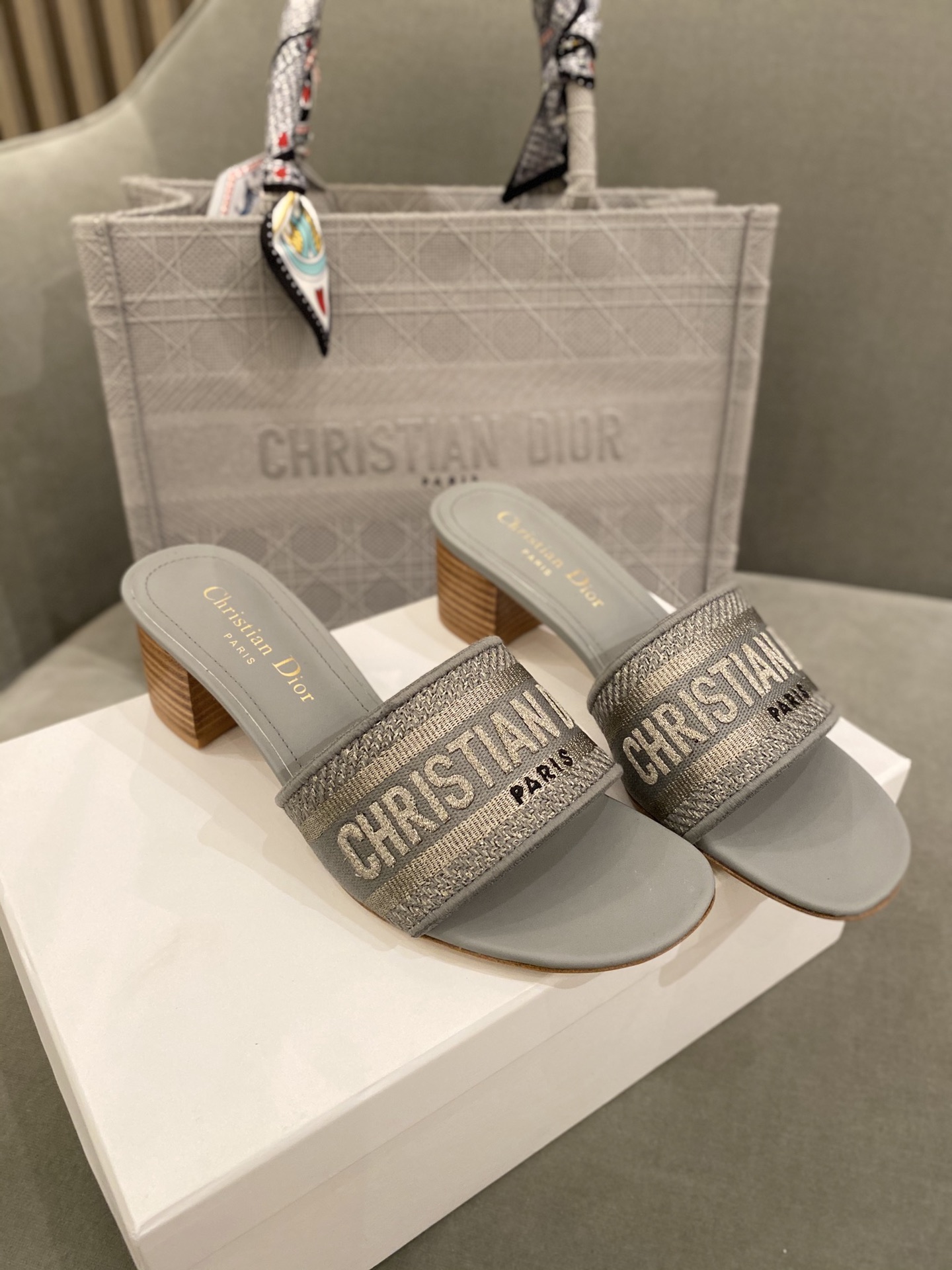 D*or slippers