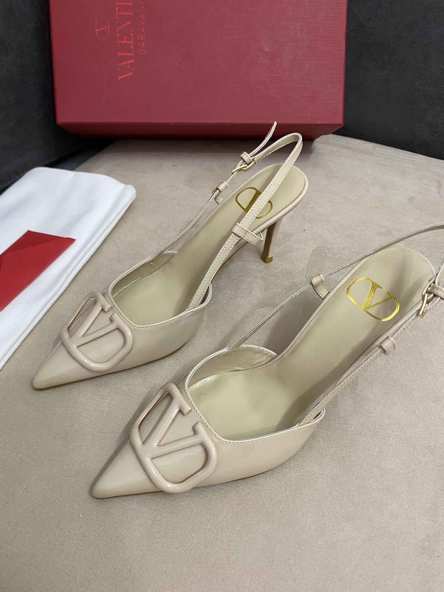 Va1e*ntin0 heels