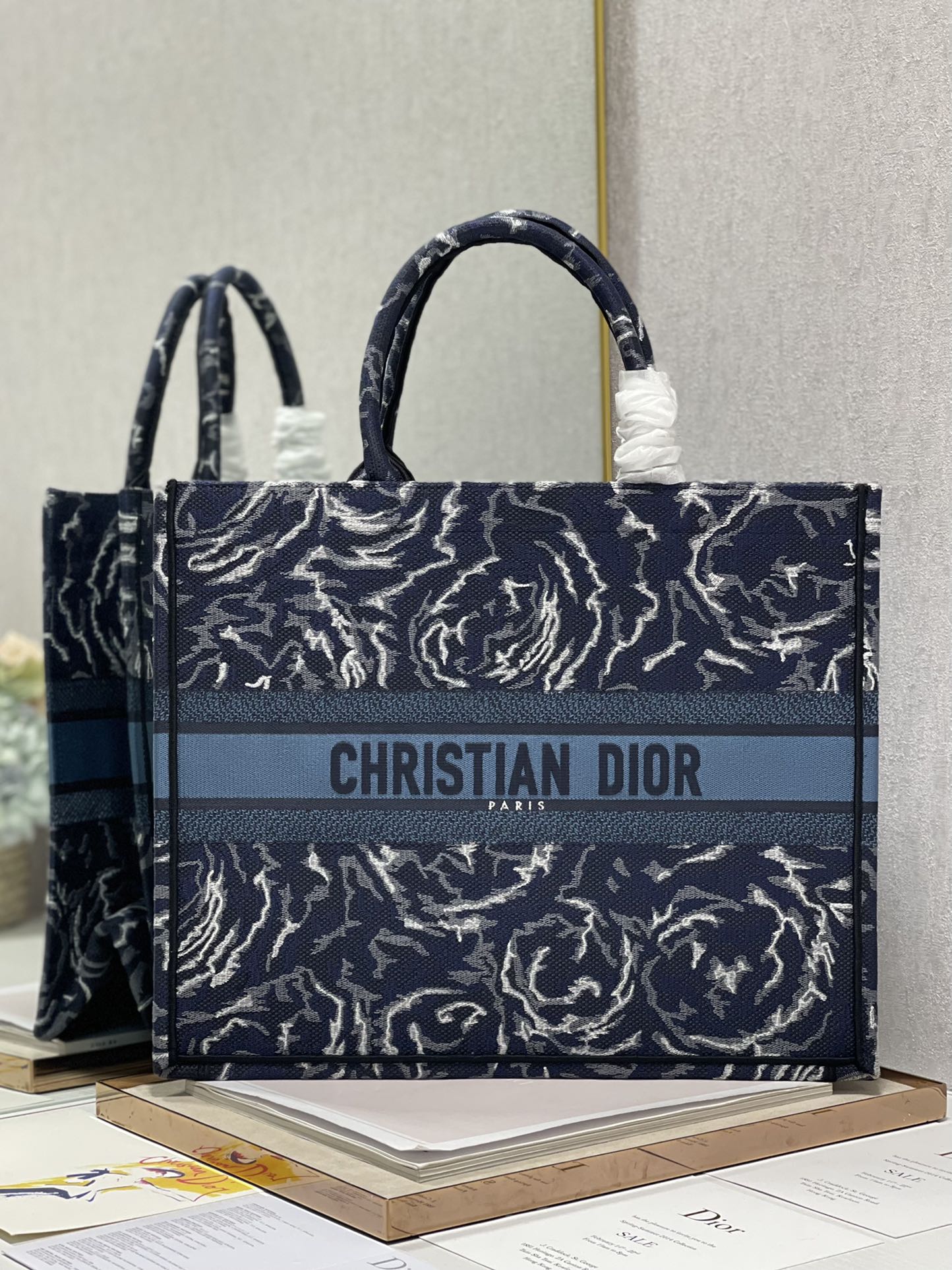 D*or book tote