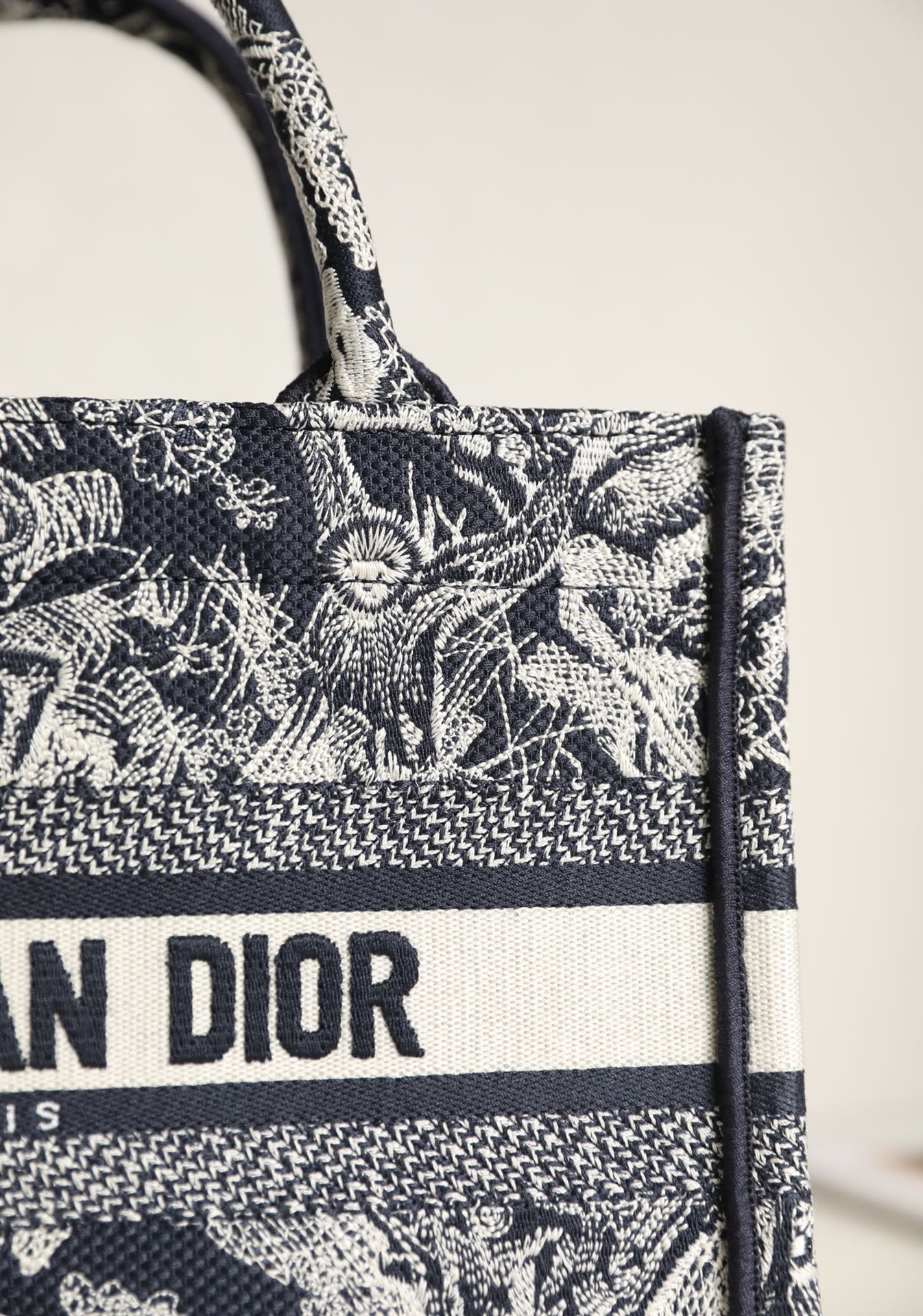 D*or small book tote-26*8*22cm