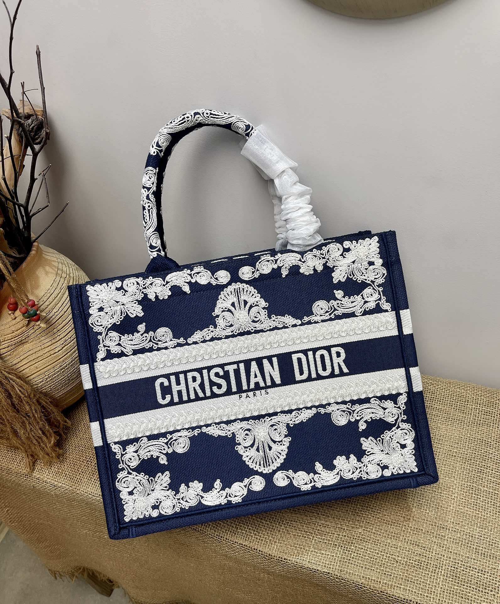 D*or small book tote-36.5cm