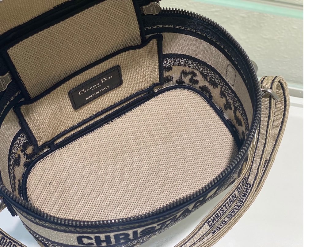 D*or cosmetic bag-18*.5*13*10.5cm