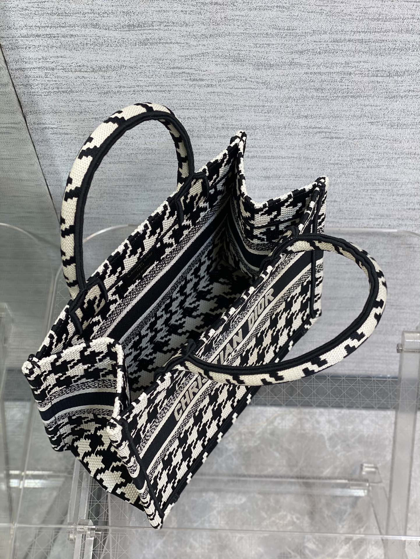 D*or small book tote-26*8*22cm