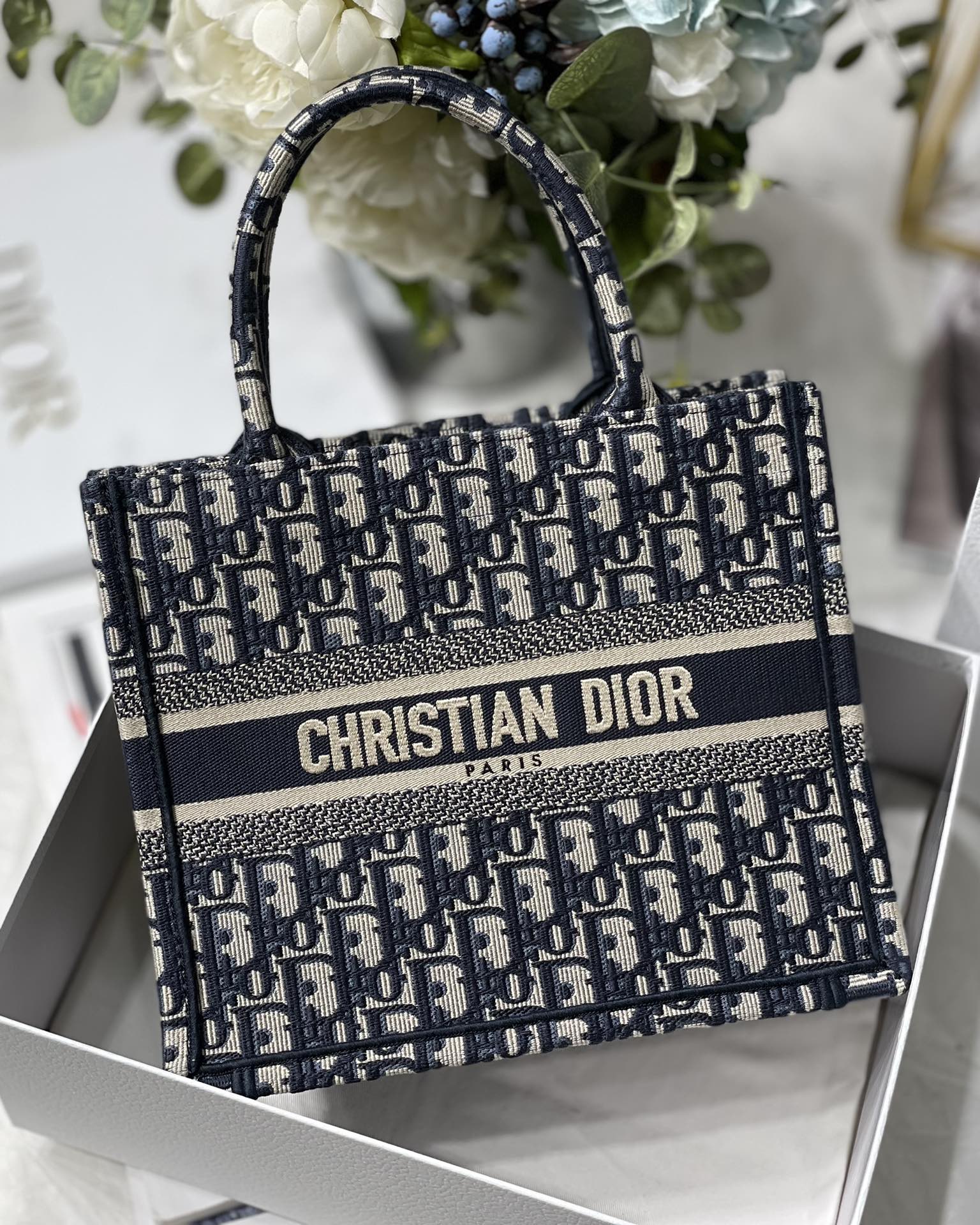 D*or small book tote-26*8*22cm
