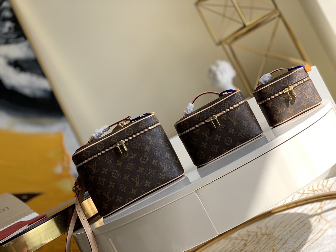 l0*is V*t0n cosmetic bag