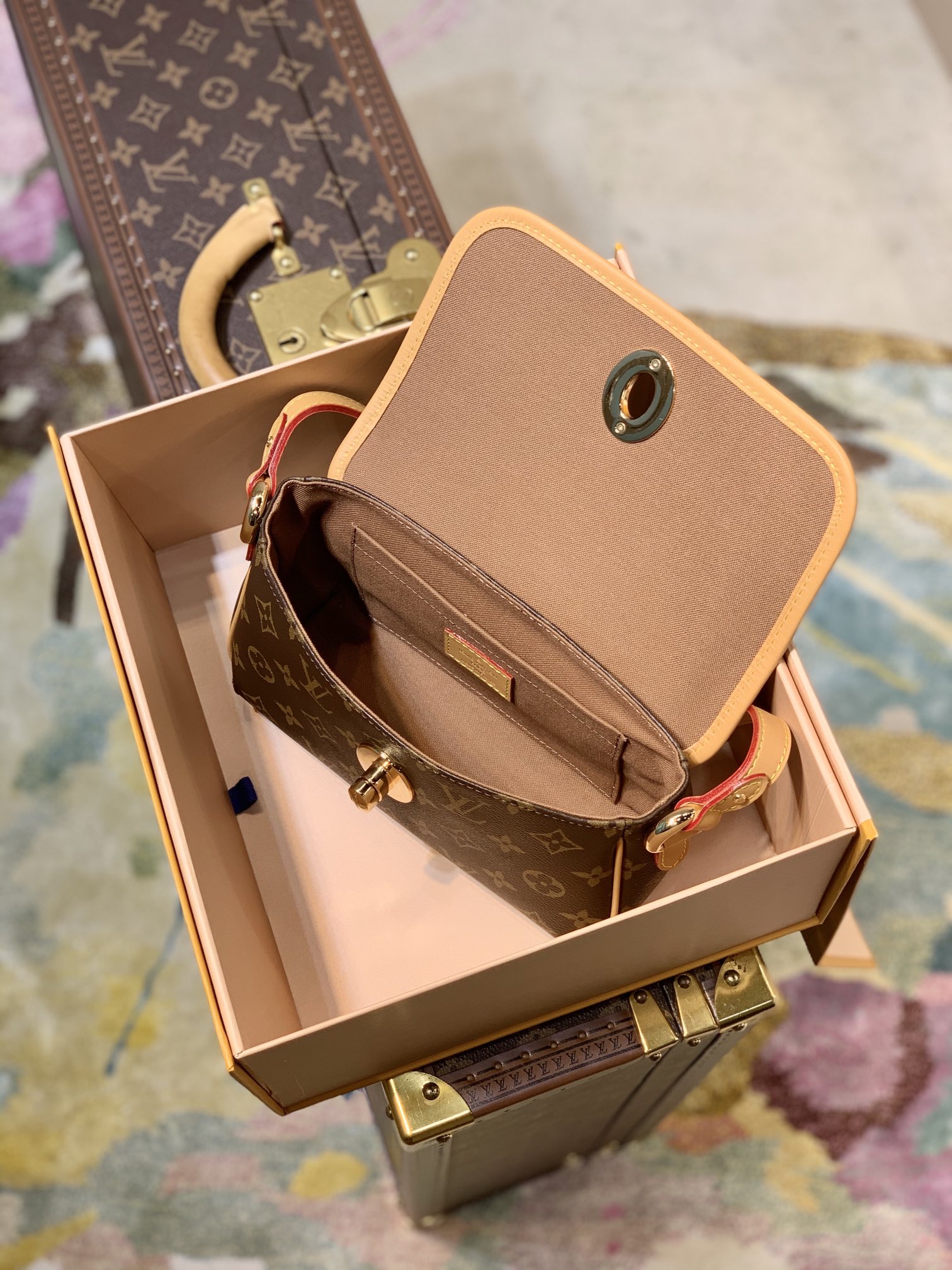l0*is V*t0n tikal pm-22.5×13×8cm
