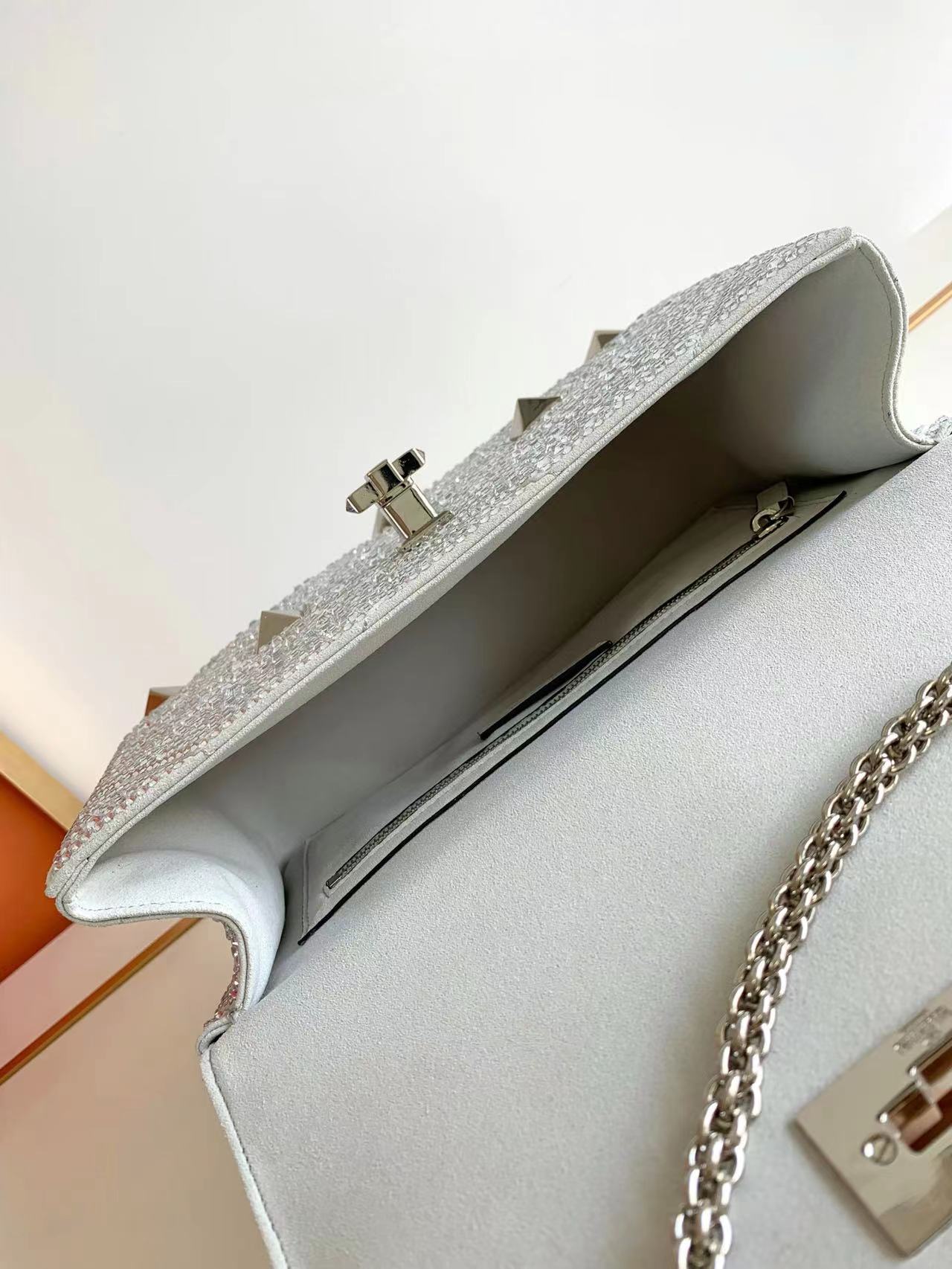 Va1e*ntin0 roman stud the soulder bag in nappa with chain-26x16x8cm