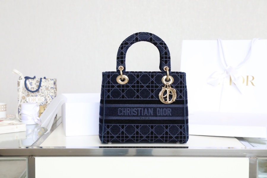 lady D*or bag-24*20*11cm