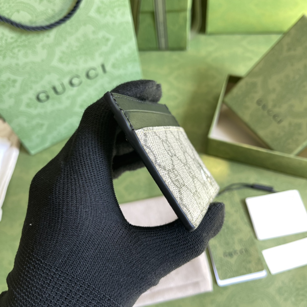 G*u*i wallet-10*7.5cm