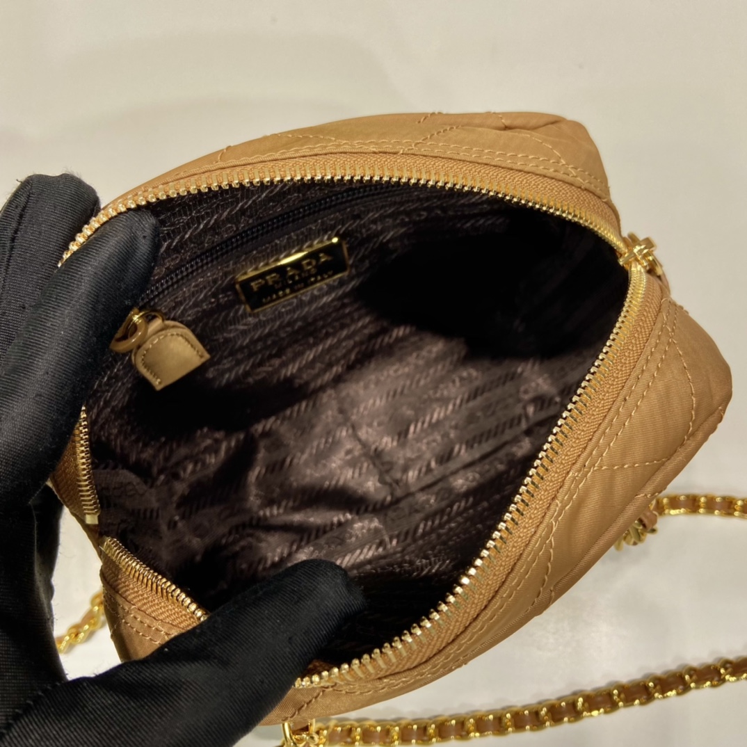 Pra*a 1bd632 vintage bag-19*14*6cm