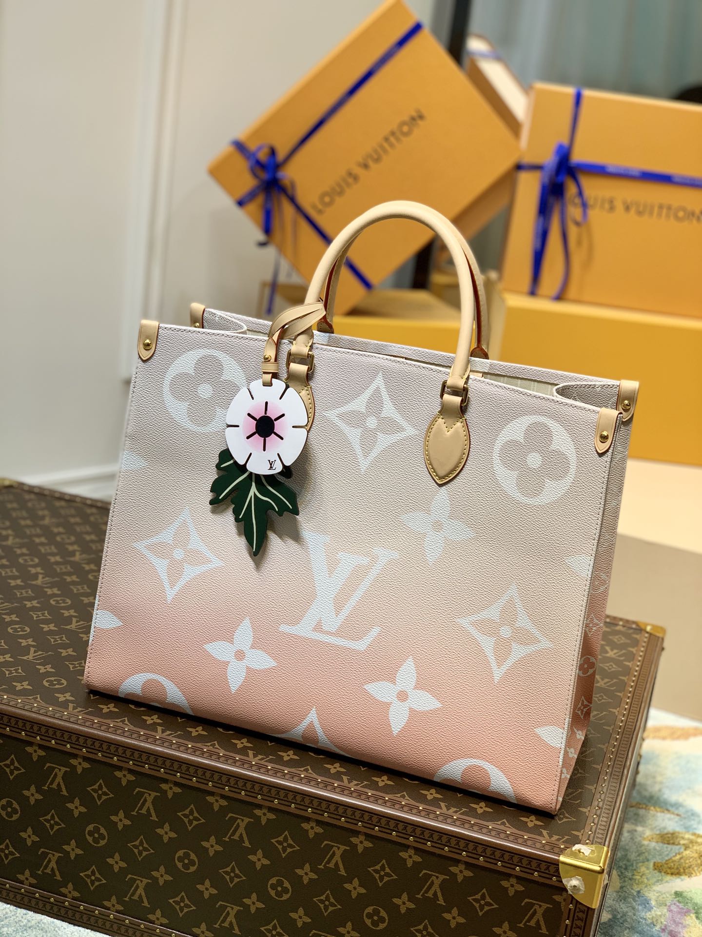 l0*is V*t0n by the pooll onthego handbag-35*27*14cm