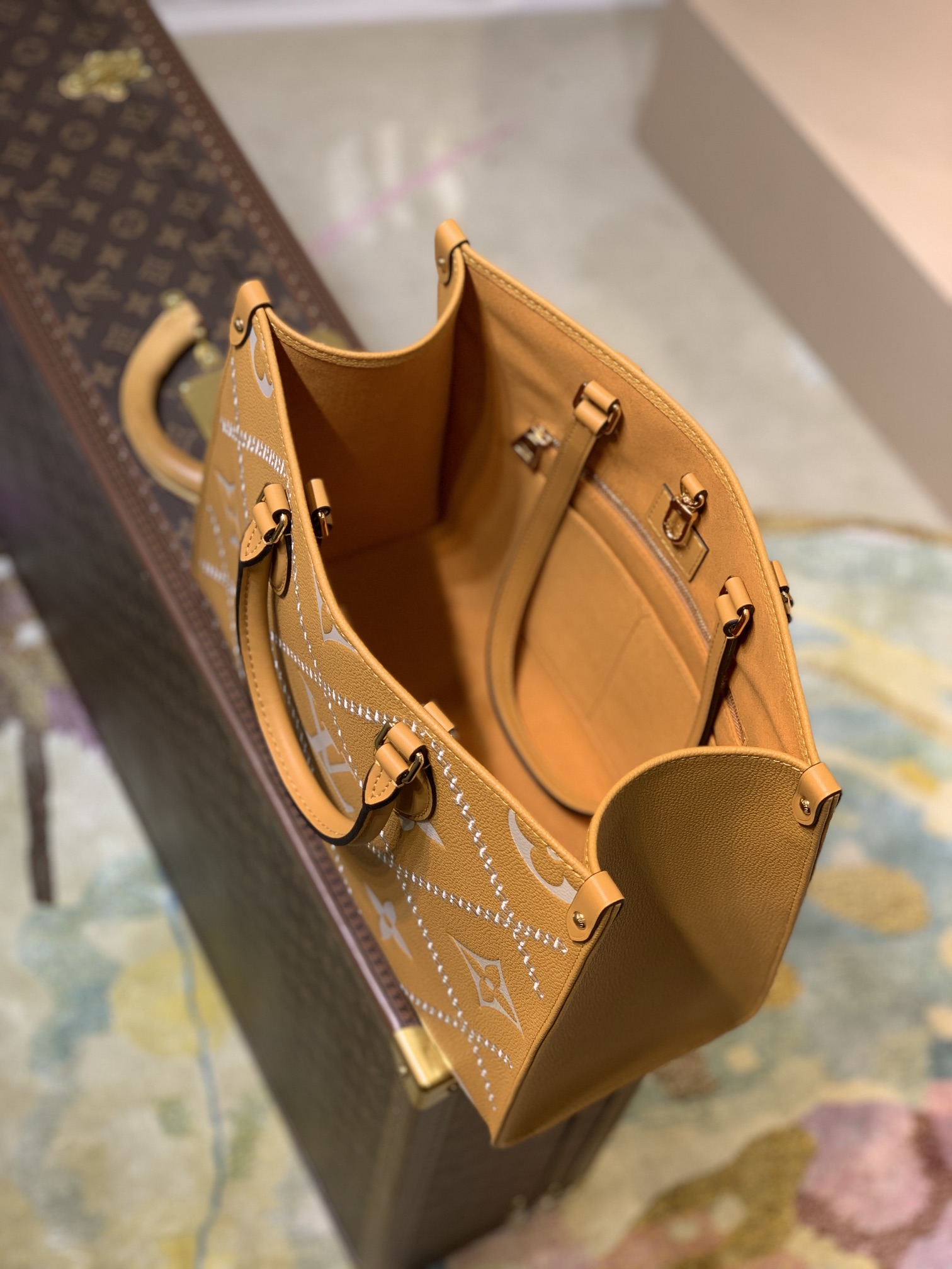 l0*is V*t0n by the pooll onthego handbag-35*27*14cm