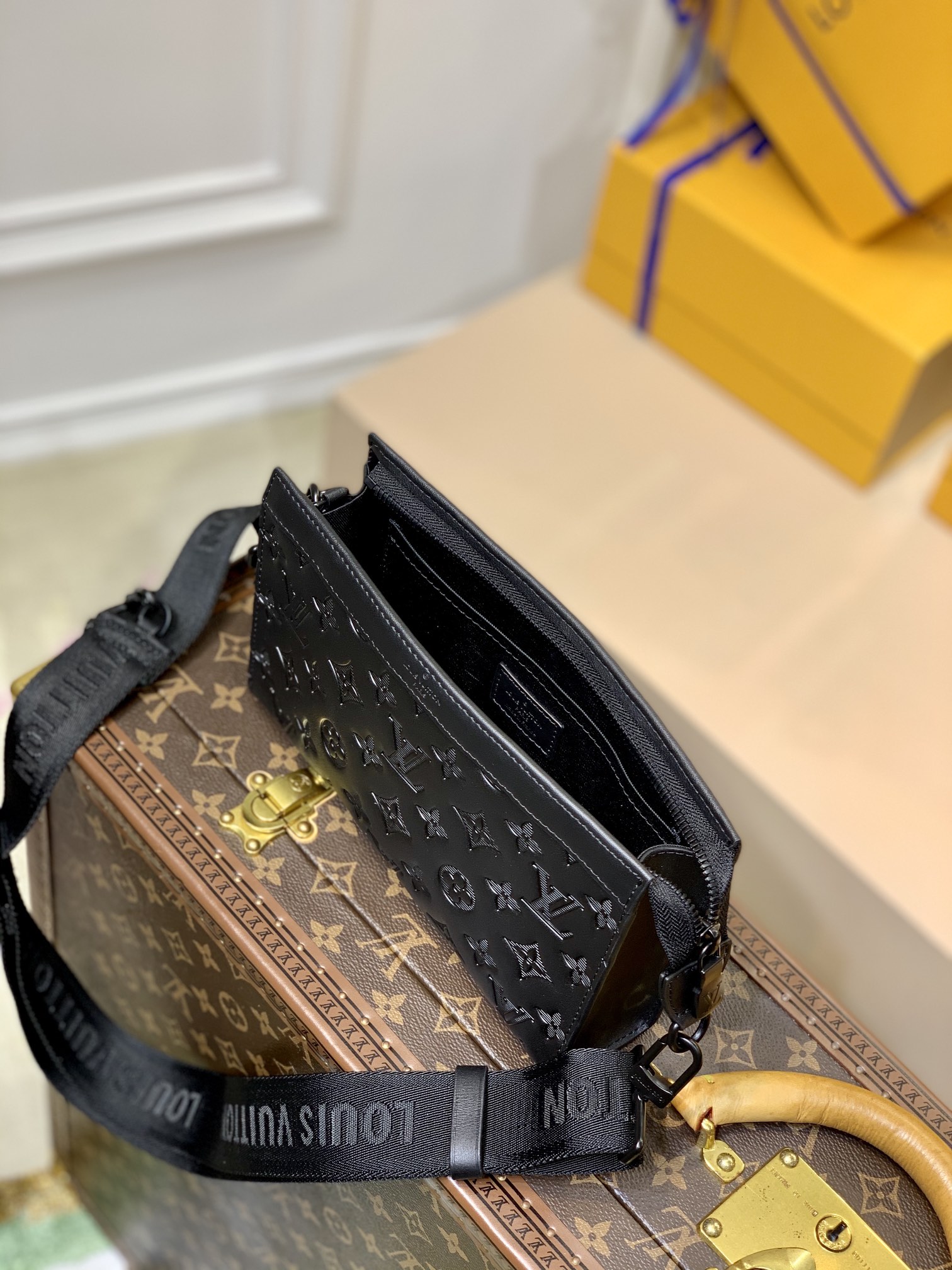 l0*is V*t0n m81115 gaston wearable wallet -22*14.5*4.5m
