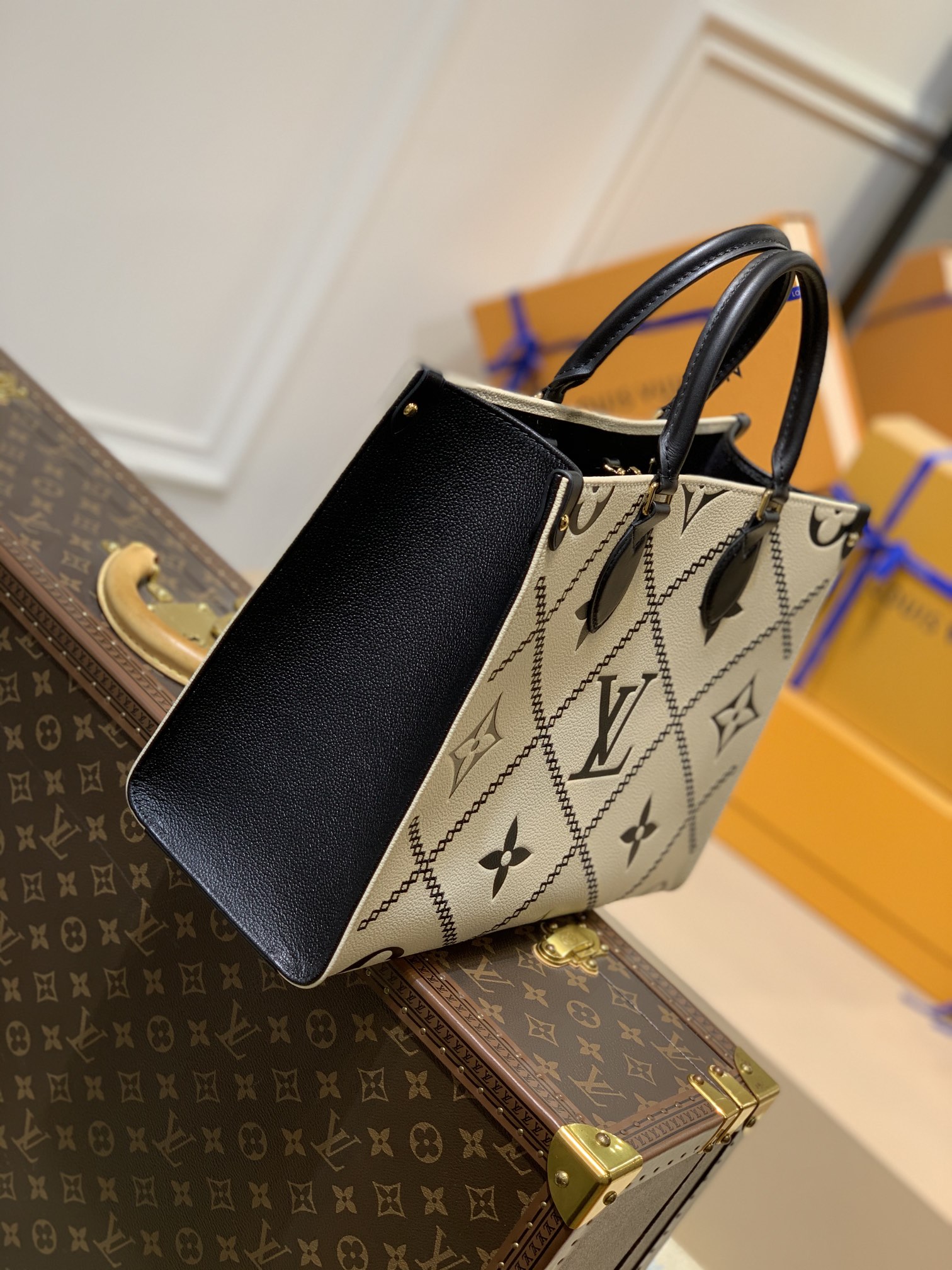 l0*is V*t0n by the pooll onthego handbag-35*27*14cm