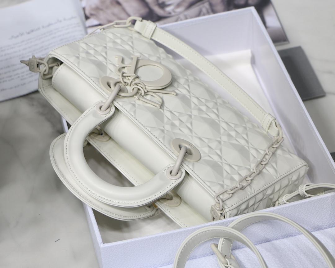 D*or lady bag-26 x 13.5 x 5 cm