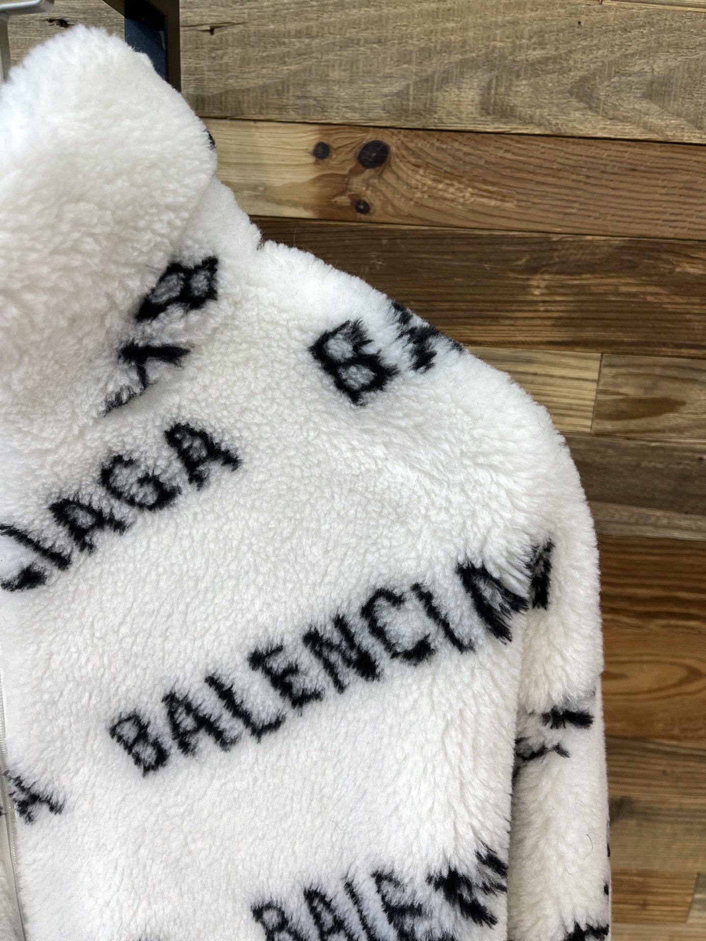 Ba*len*cia*ga fleece