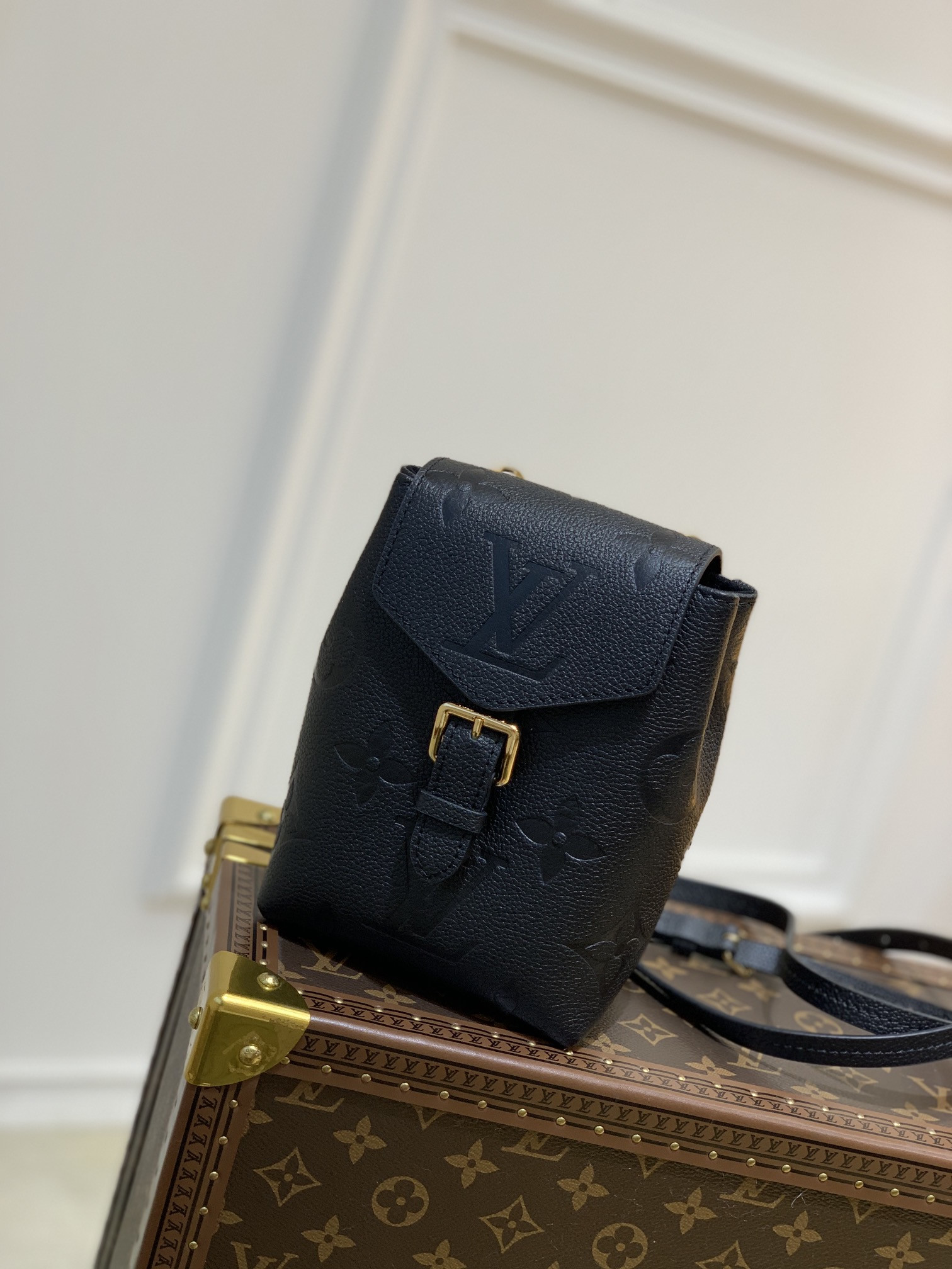 l0*is V*t0n by the pool backpack m80738-13*19*8cm