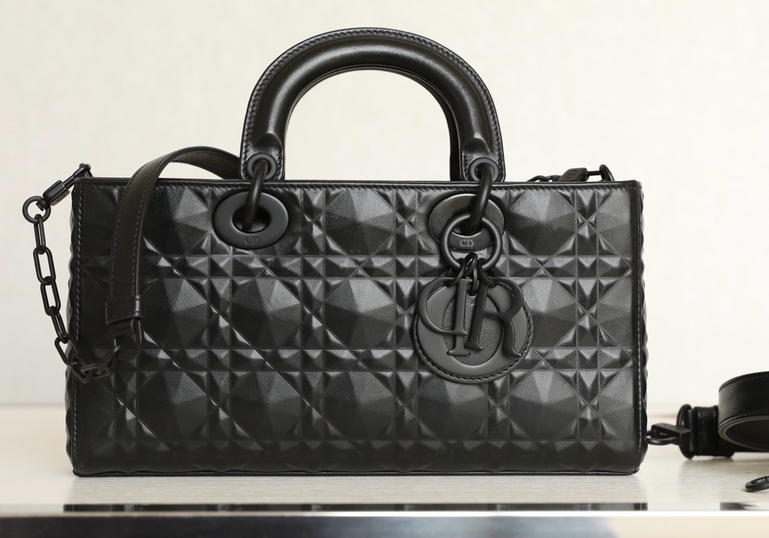 D*or lady bag-26 x 13.5 x 5cm