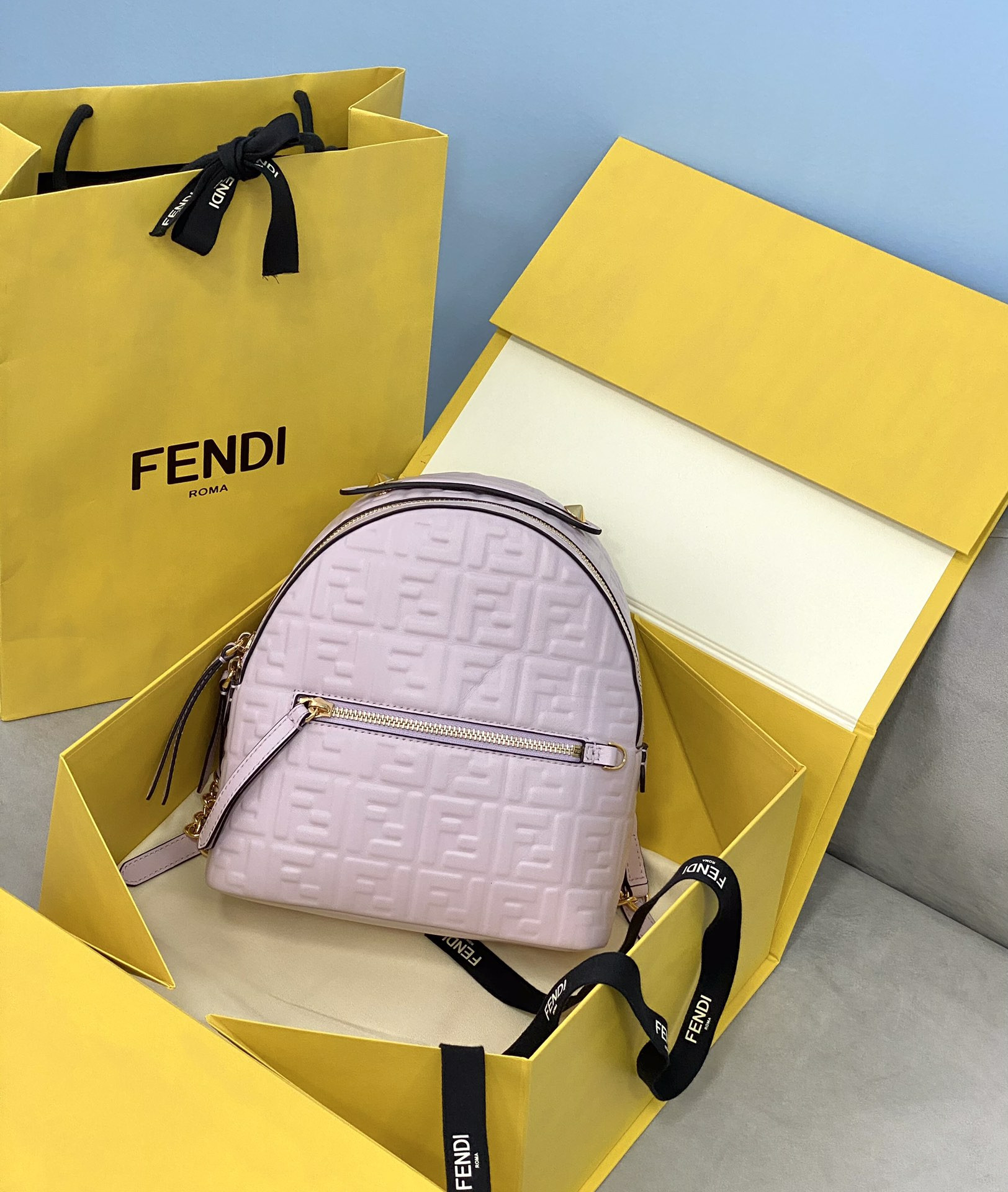 F**di backpack-22x10x22cm