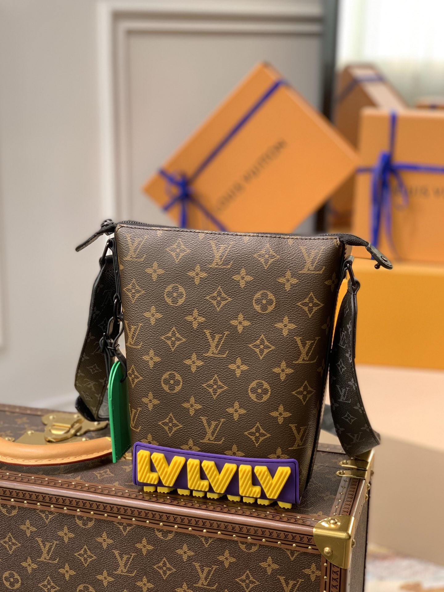 l0*is V*t0n cruiser handbags-25*22.5*13cm