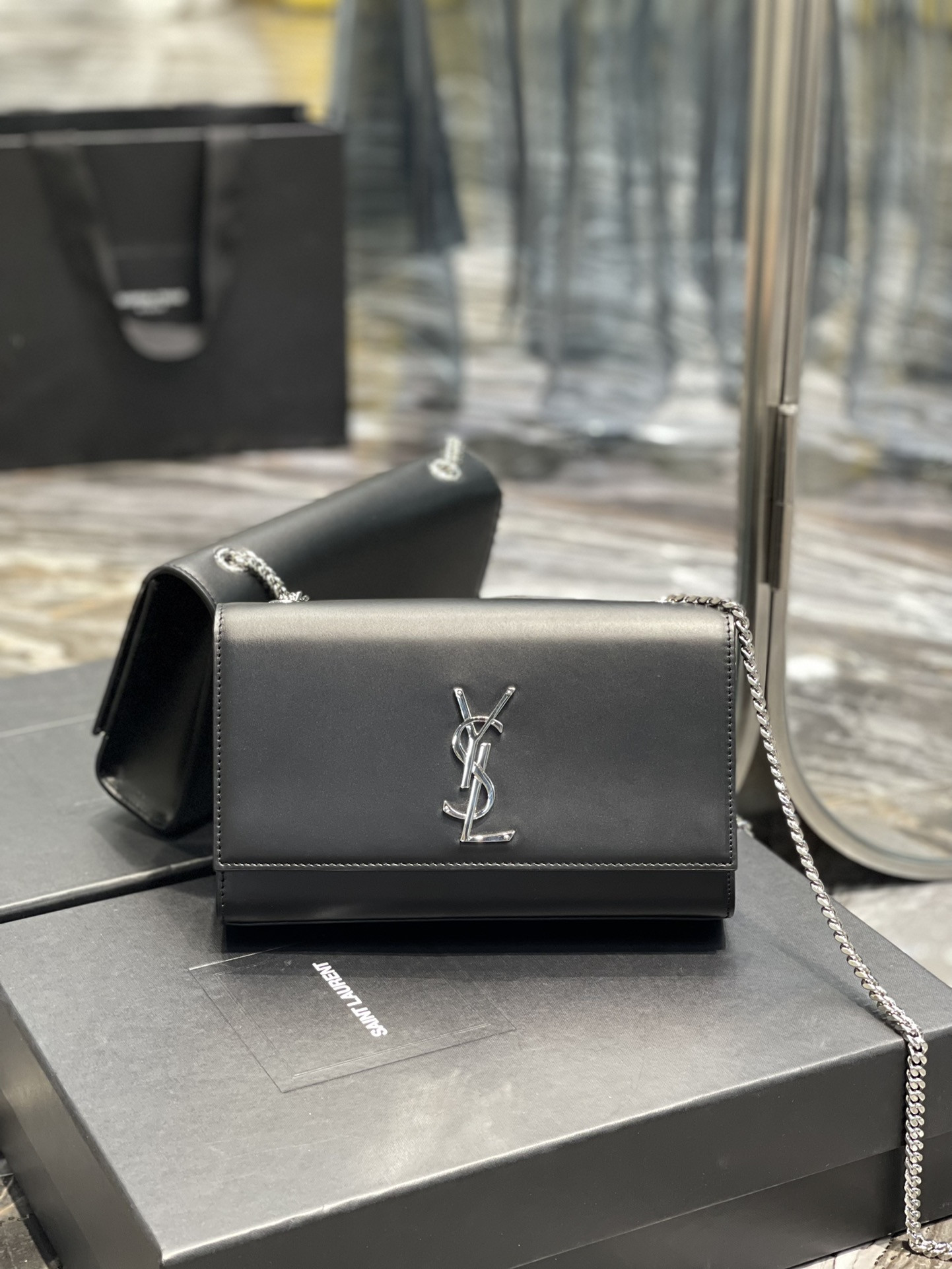 Y*L kate medium in smooth leather-24*14.5*5.5cm