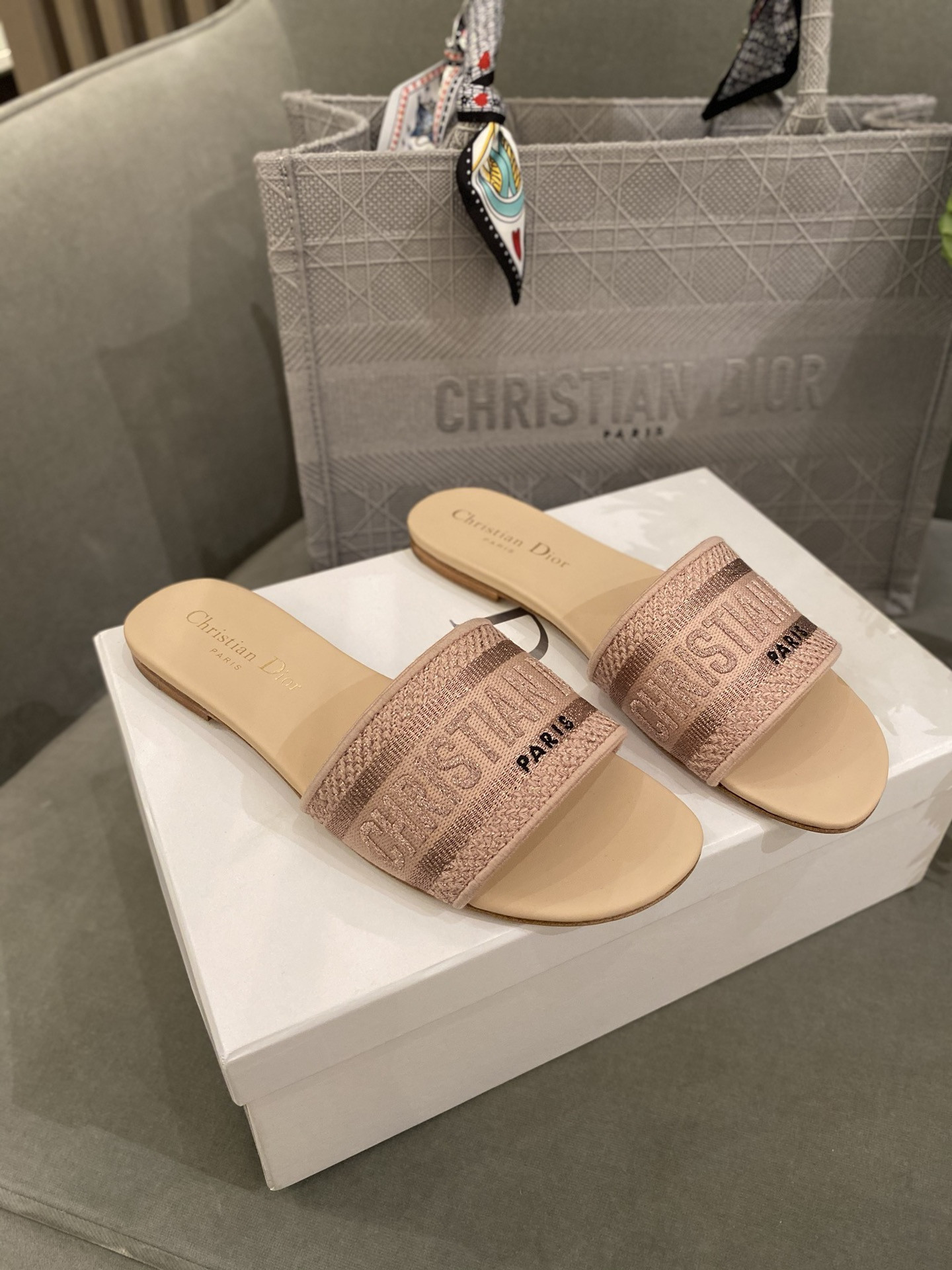 D*or slippers