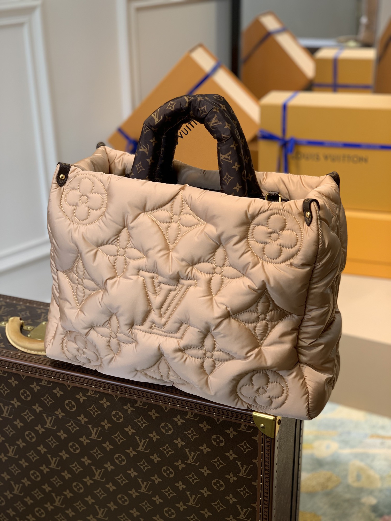 l0*is V*t0n onthego handbag-41*34*19cm