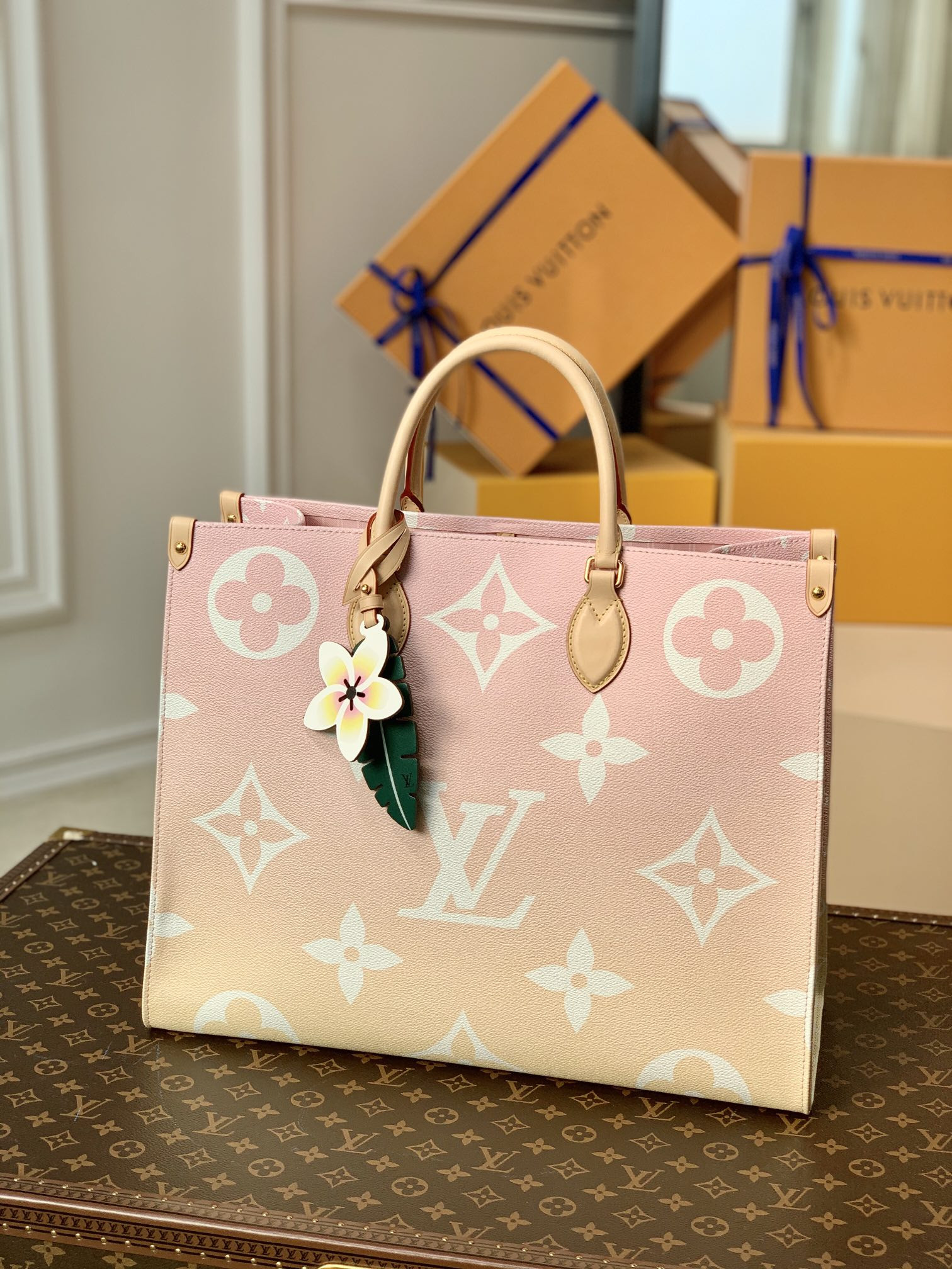 l0*is V*t0n onthego handbag-41*34*19cm