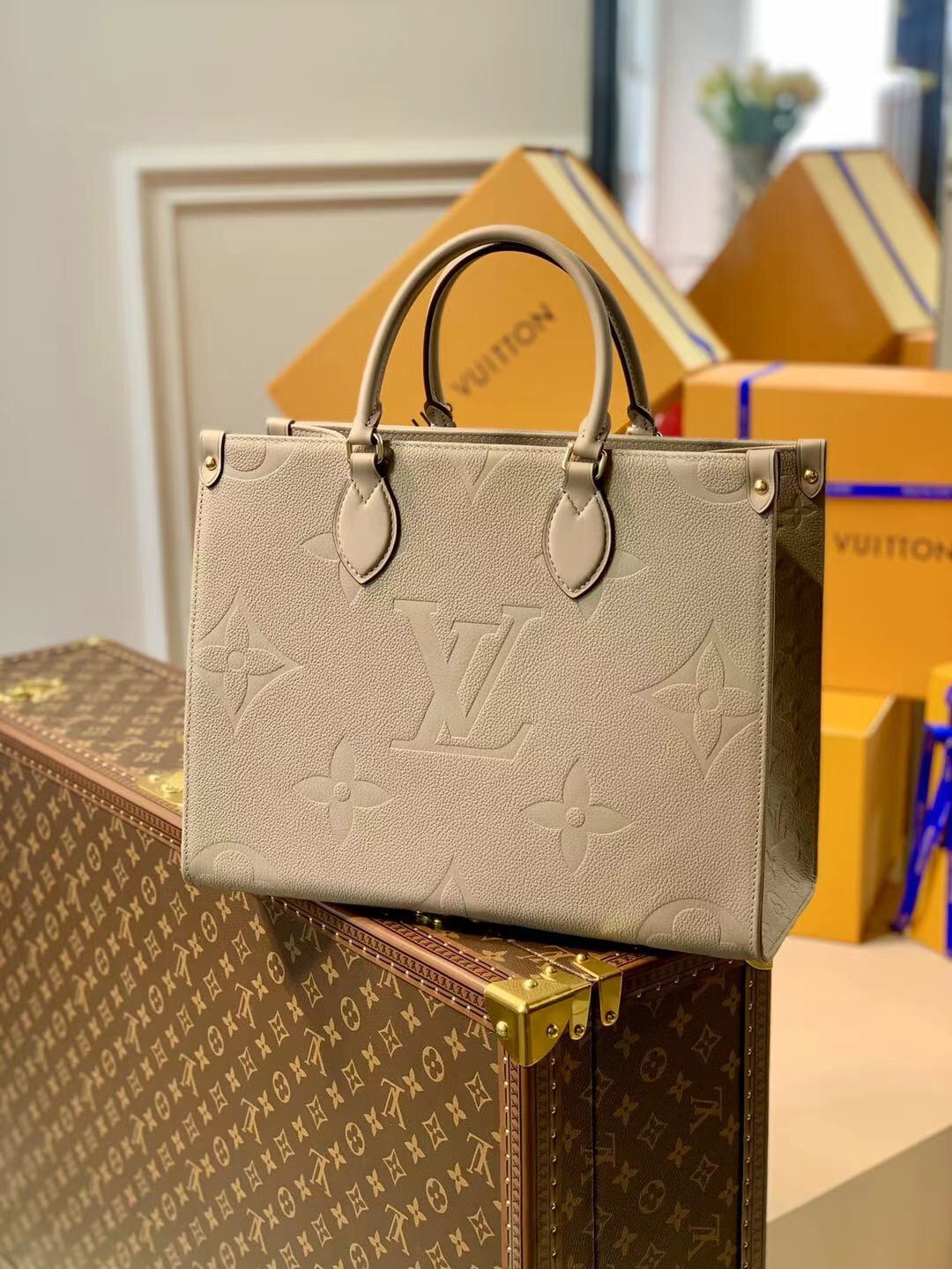 l0*is V*t0n small onthego handbag-35*28*15cm
