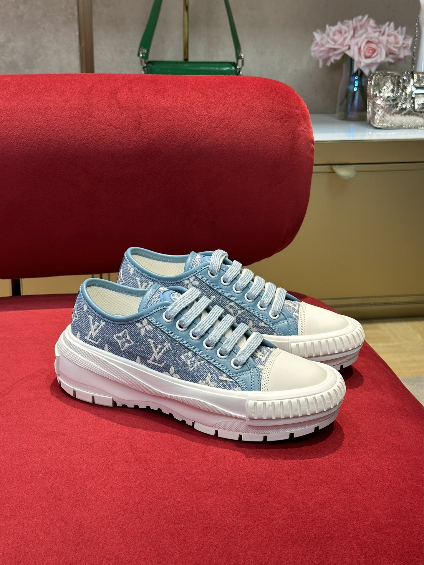 l0*is V*t0n squad sneaker