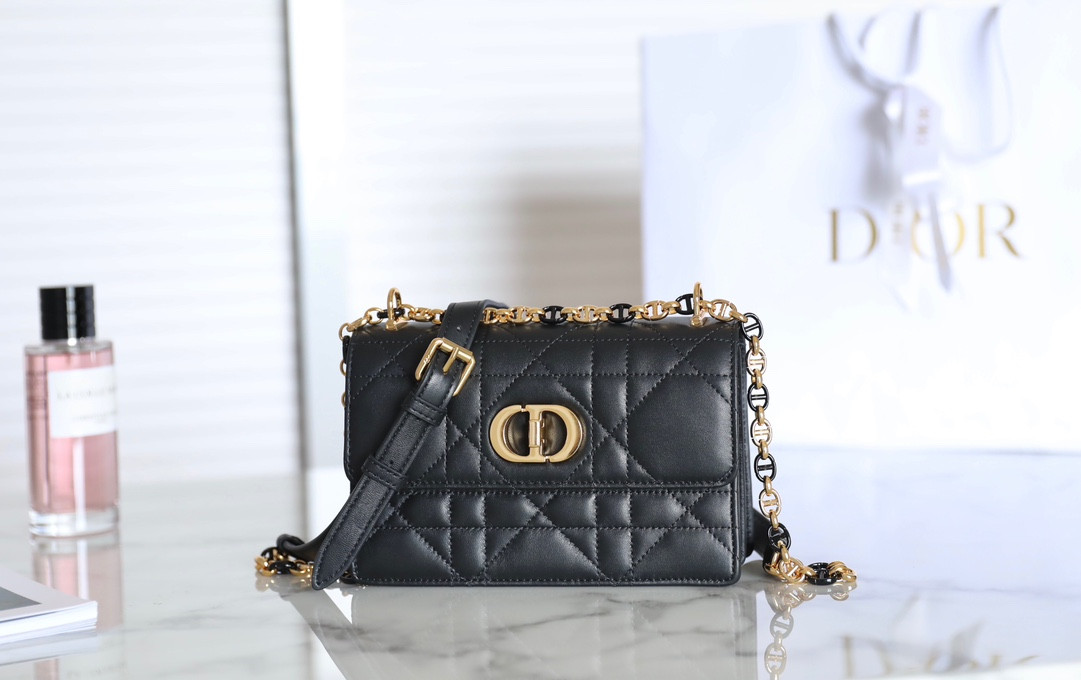 D*or caro bag- 19 x 13 x 5.5cm