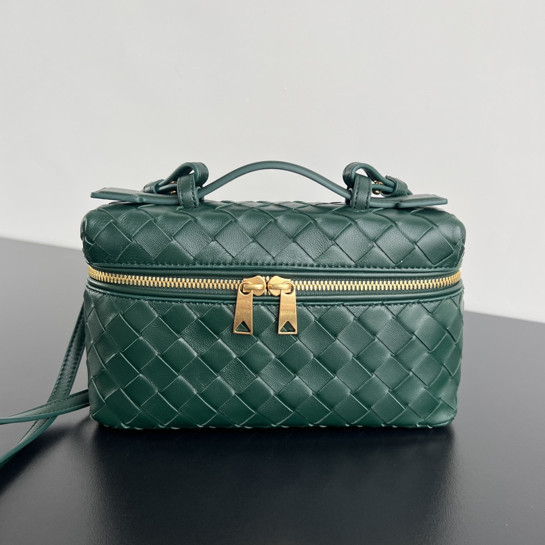 b0tte*a Ven*ta vanity case bag-22x12.5x5cm