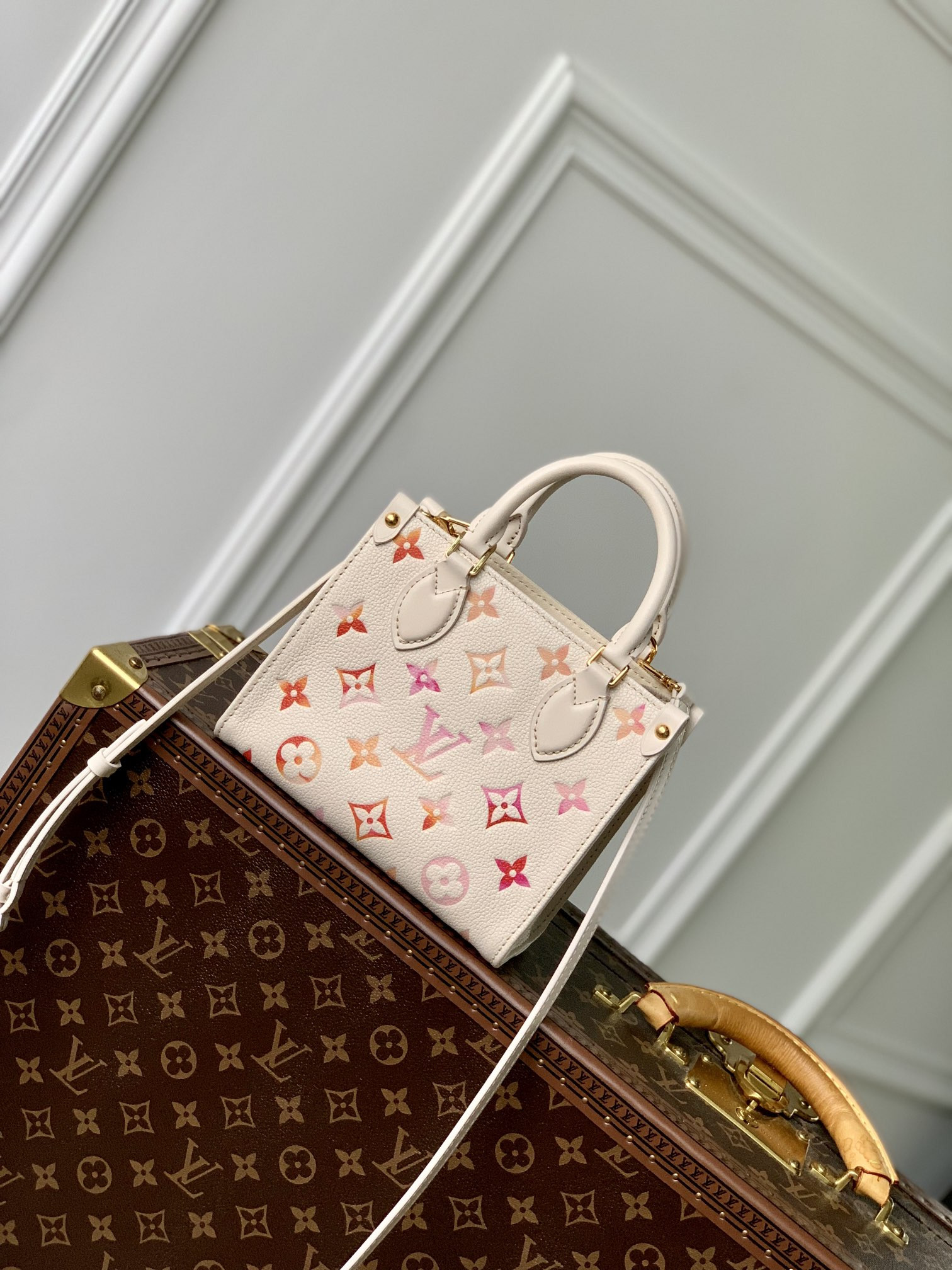 l0*is V*t0n onthego bb handbag-18*15*8.5cm