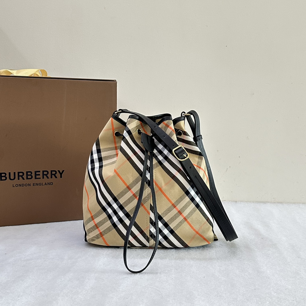 B**rry bucket bag-27.5 x 16 x 29cm