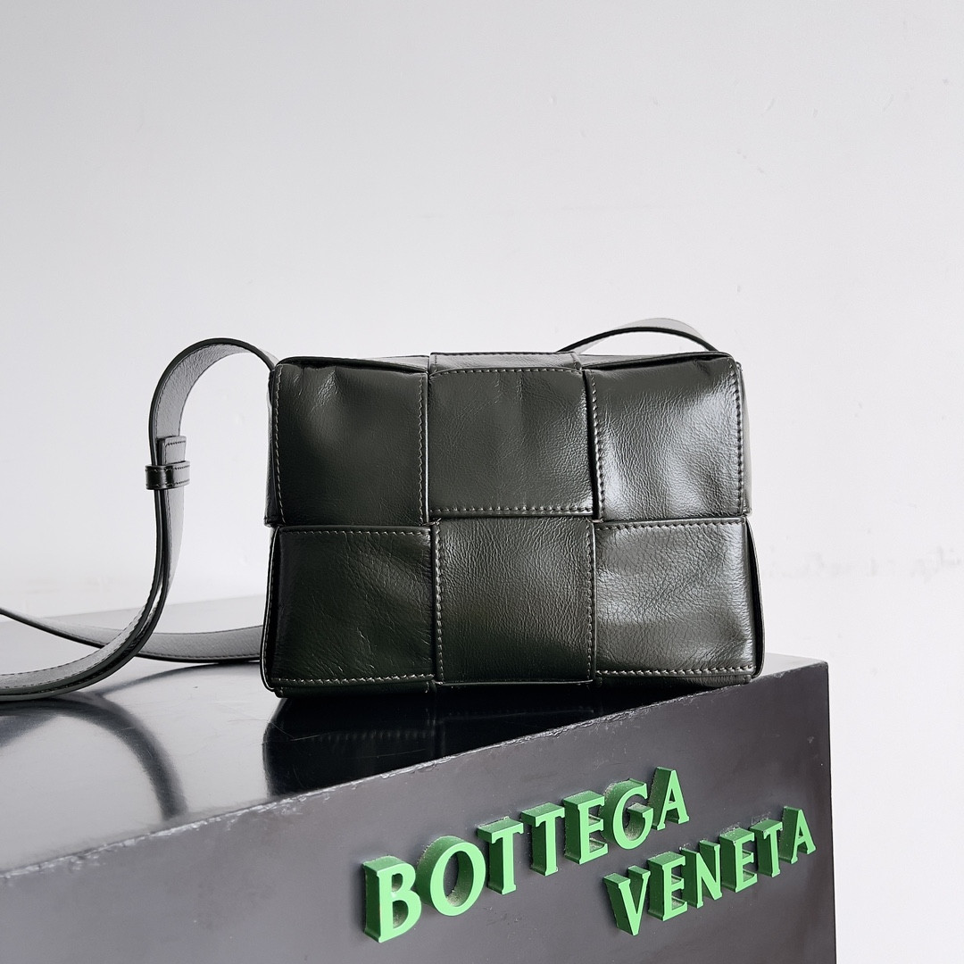 b0tte*a Ven*ta mini cassette bag-21*13*6.5cm