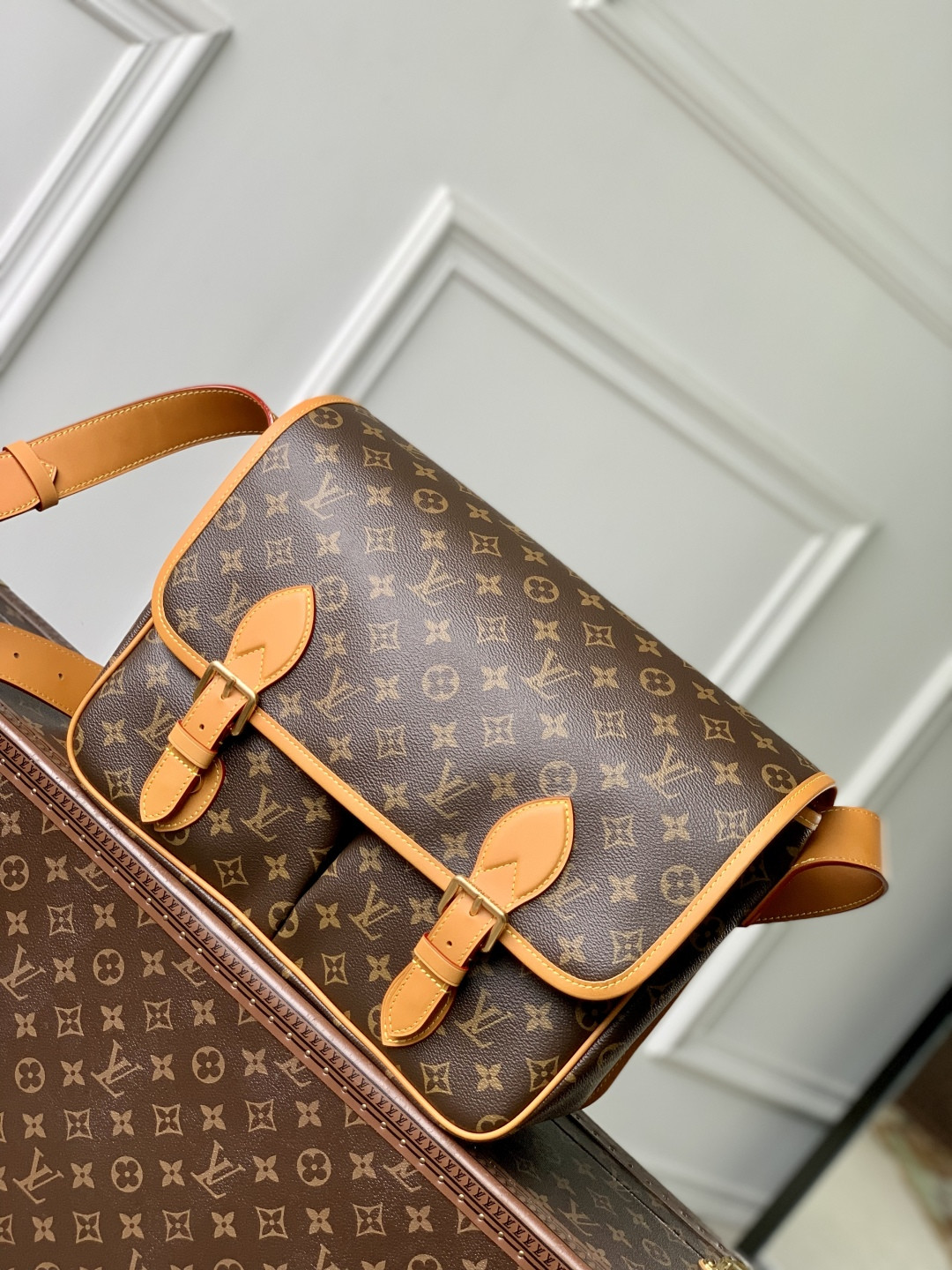 l0vis Vvtt0n satchel handbag-24 x 12 x 35.5cm