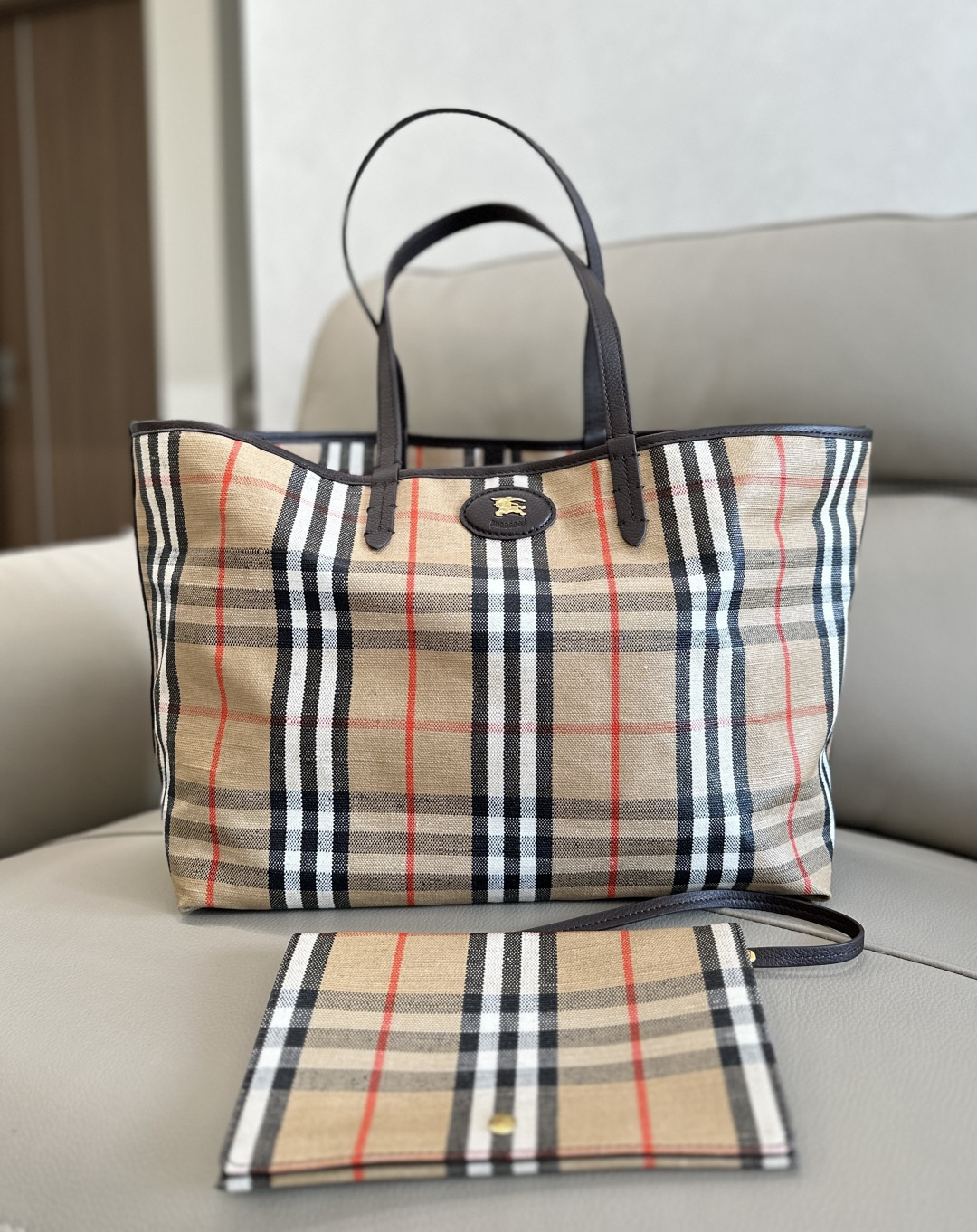 Bv*b*rry medium highlands tote in sand-38× 16.5 x 28cm