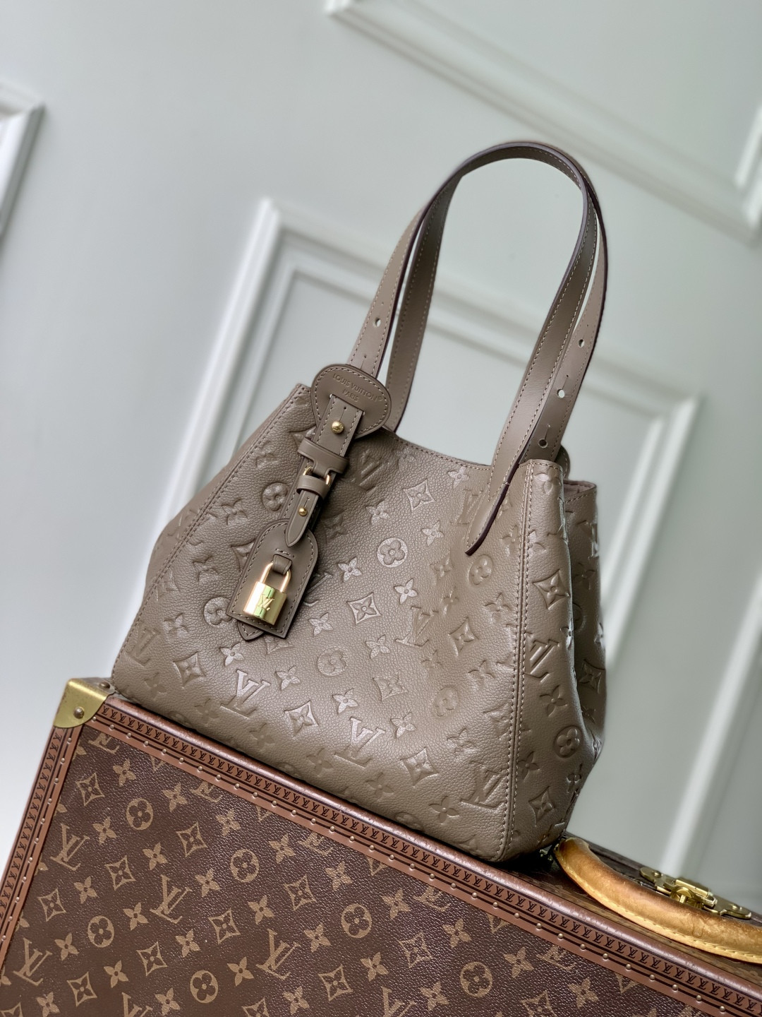 l0vis Vvtt0n monogram empreinte-22 x 15 x 40cm