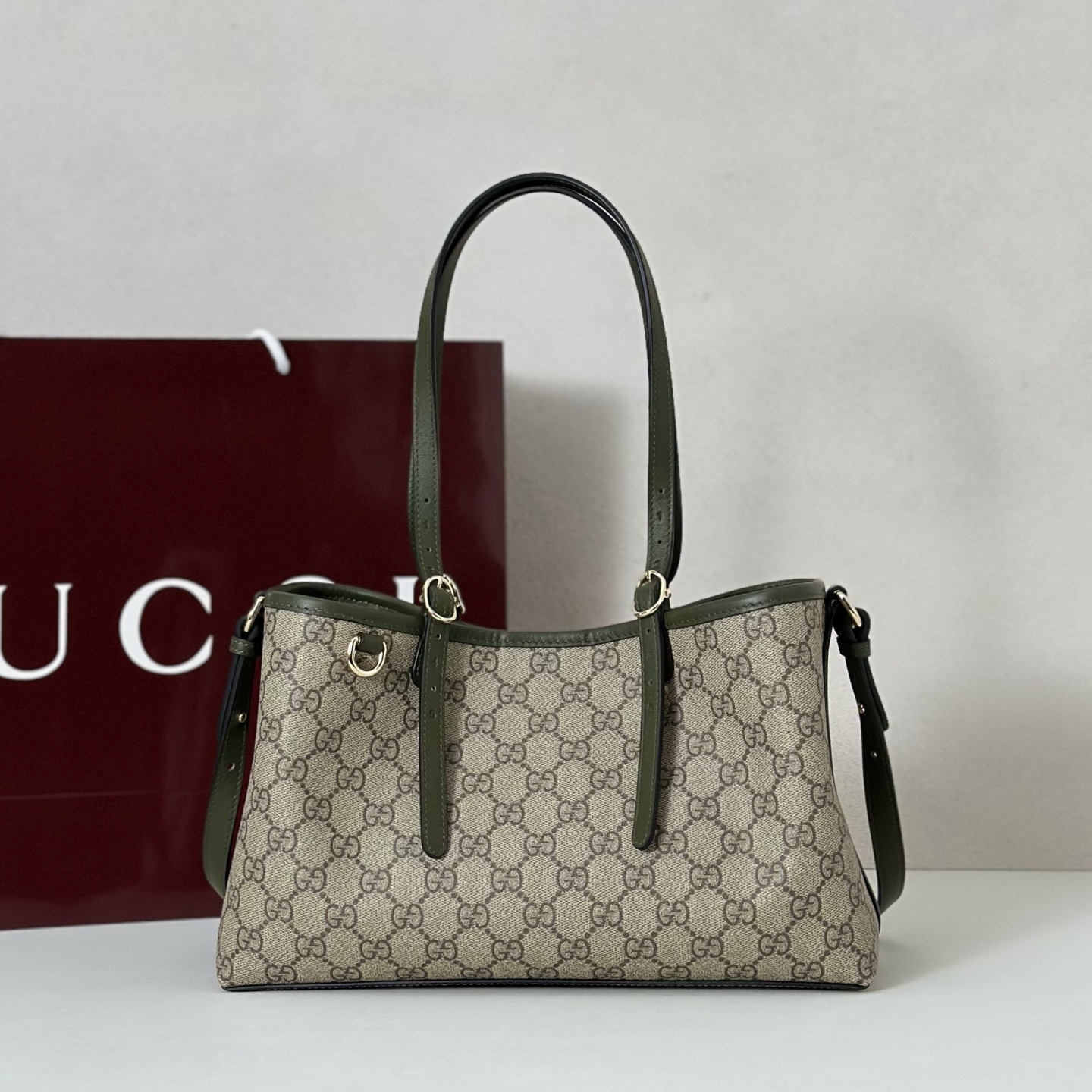 Gvc*1 medium emblem shoulder bag-31*18*11cm
