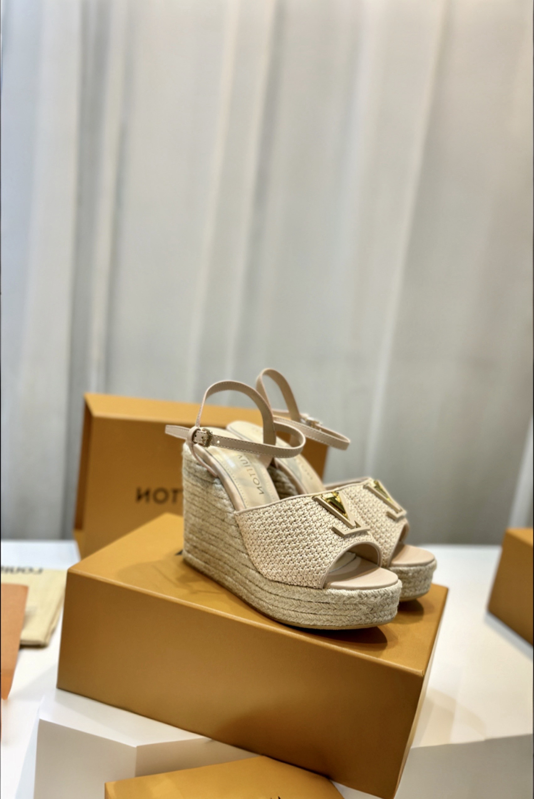 l0vis Vvtt0n sandals-12cm