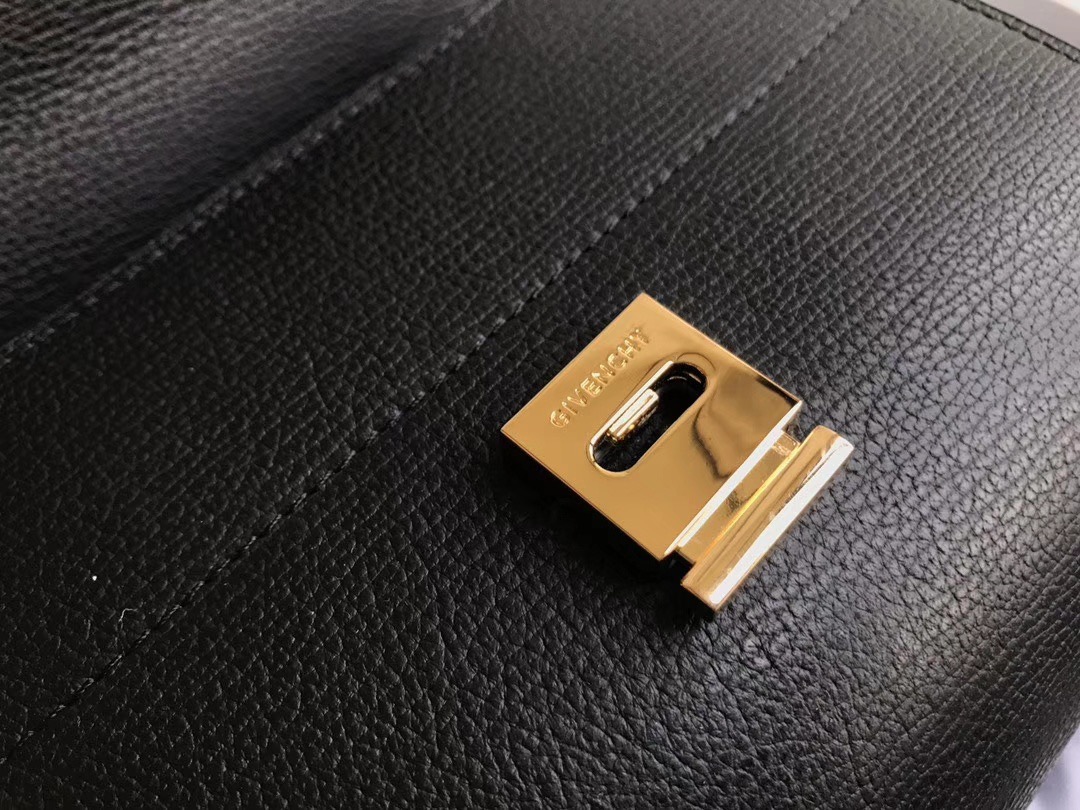 g1uenchy P*nd0ra bag-18cm